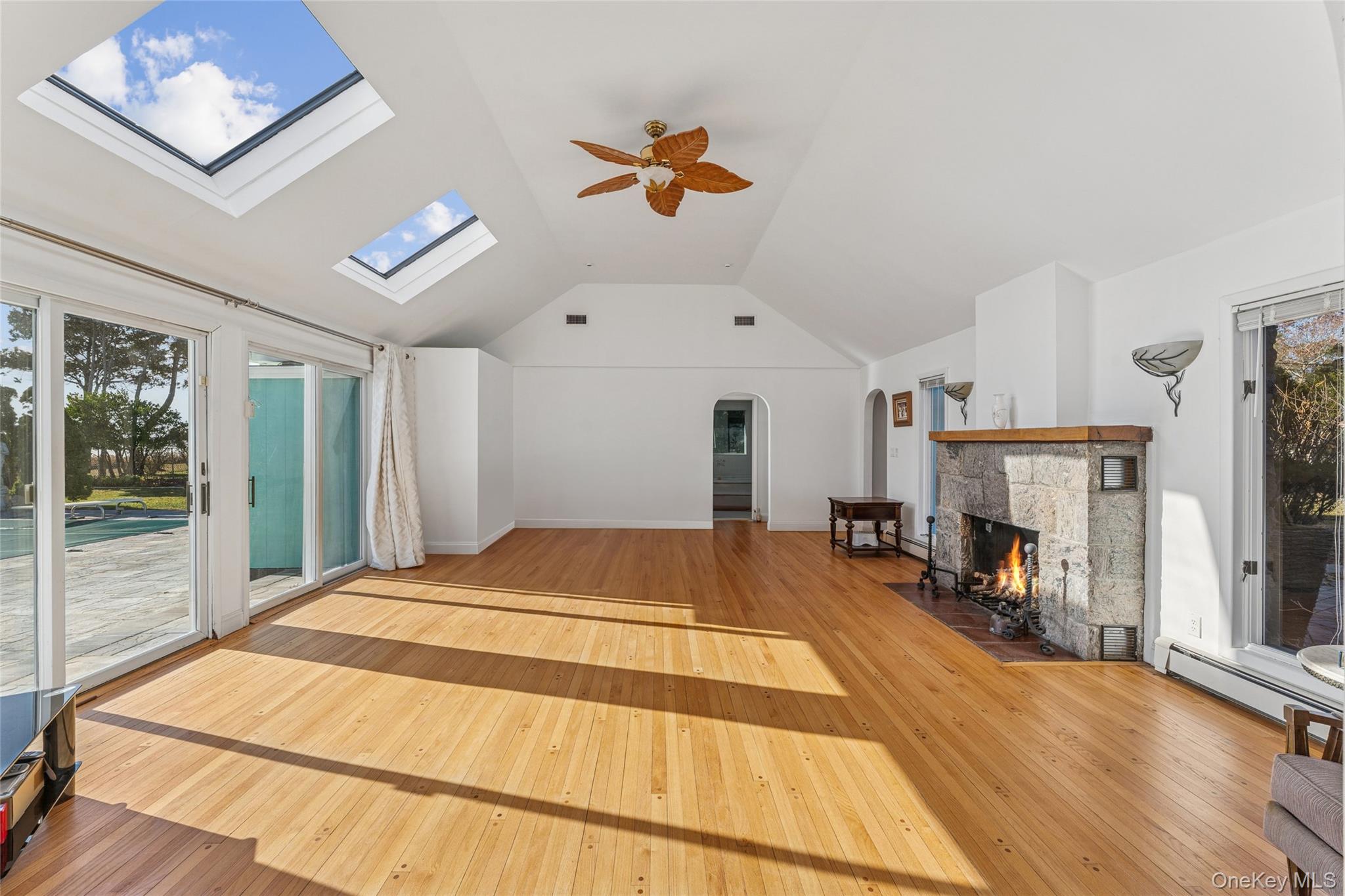 6 Last Lane, Hampton Bays, NY 11946