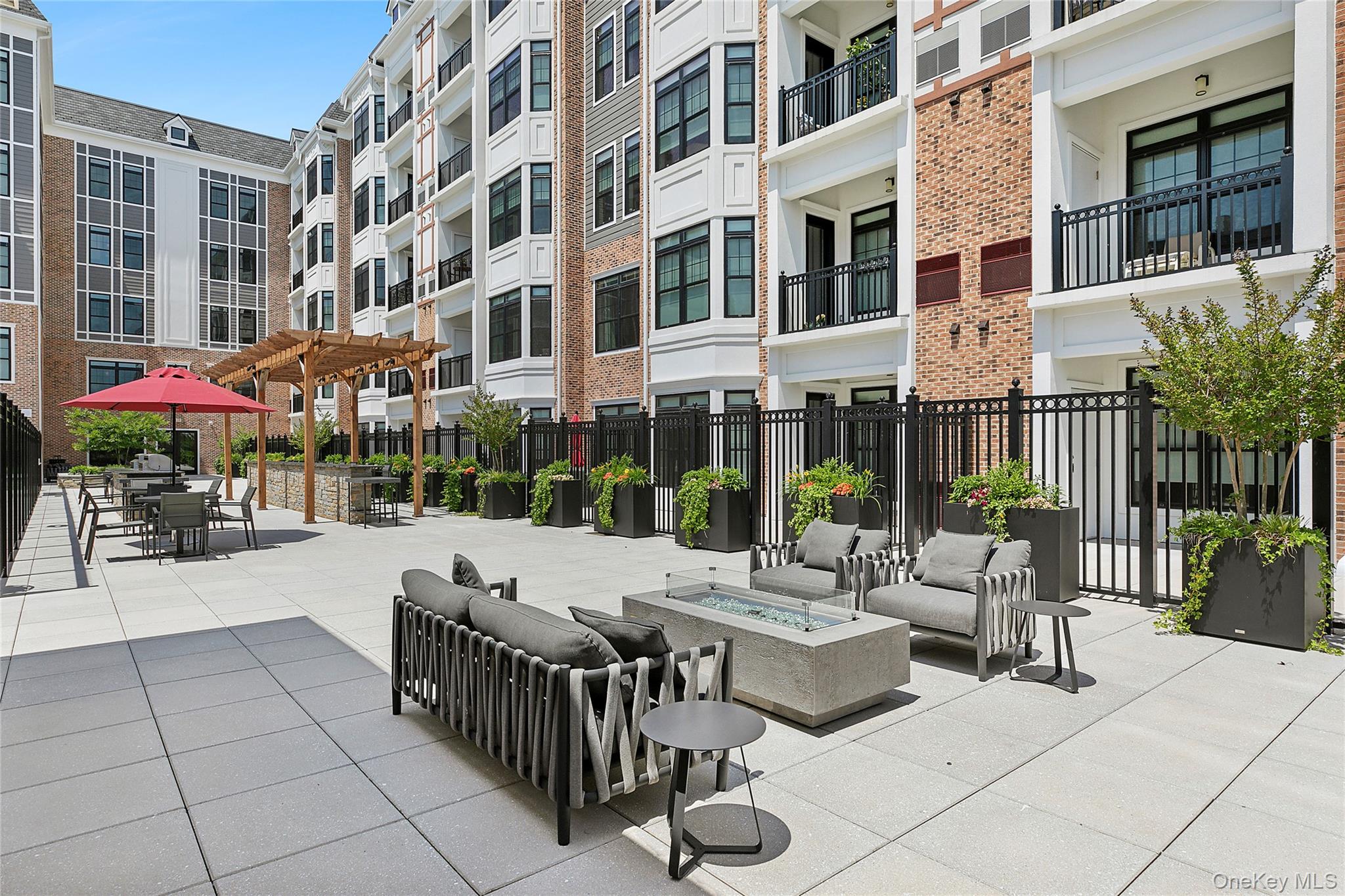 695 Merrick Avenue # 332, Westbury, NY 11590