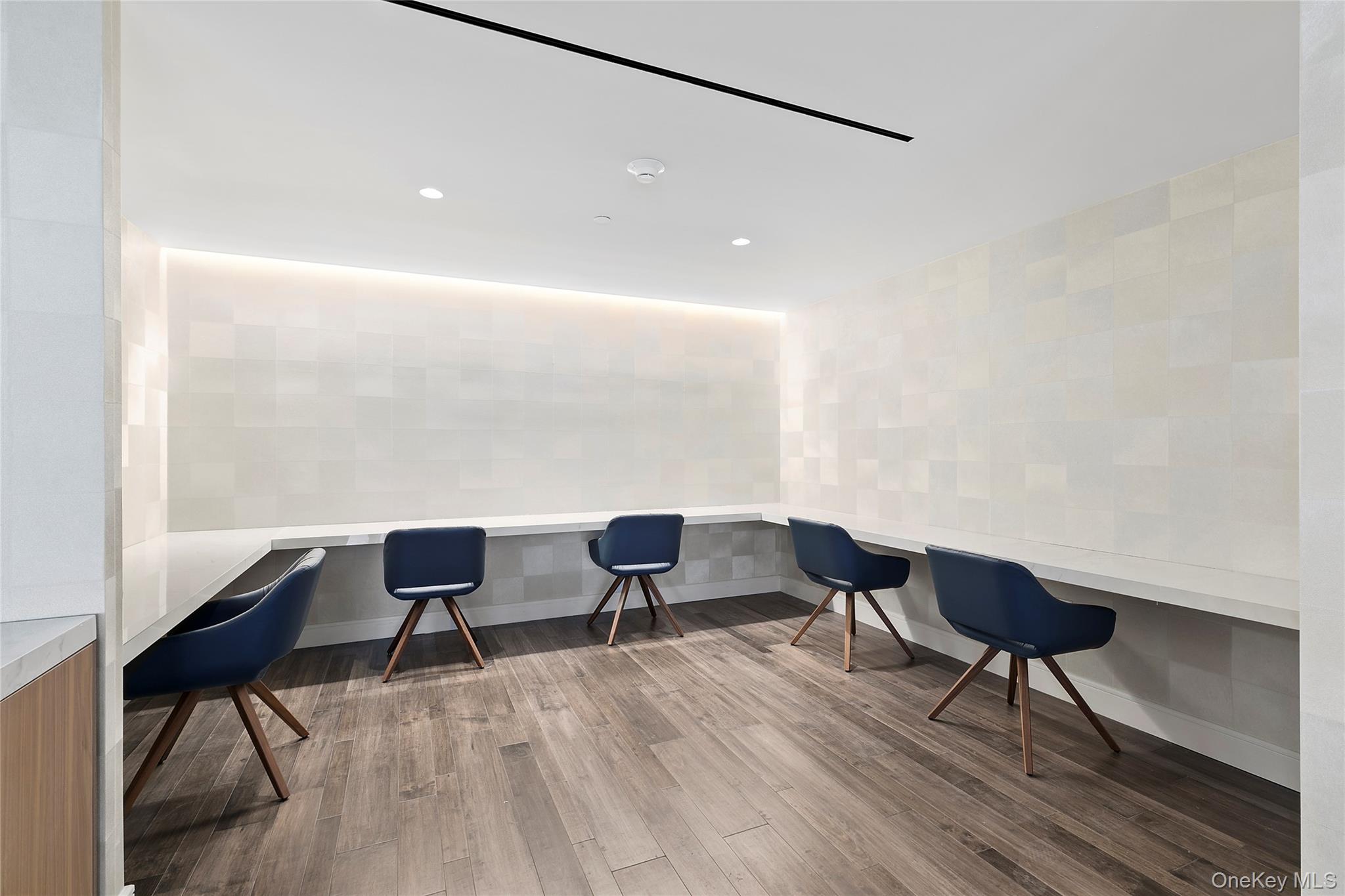 695 Merrick Avenue # 332, Westbury, NY 11590