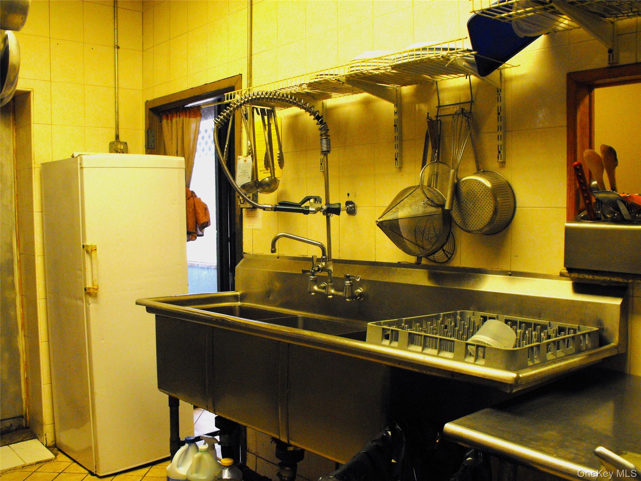 81-13 Northern Boulevard, Jackson Heights, NY 11372