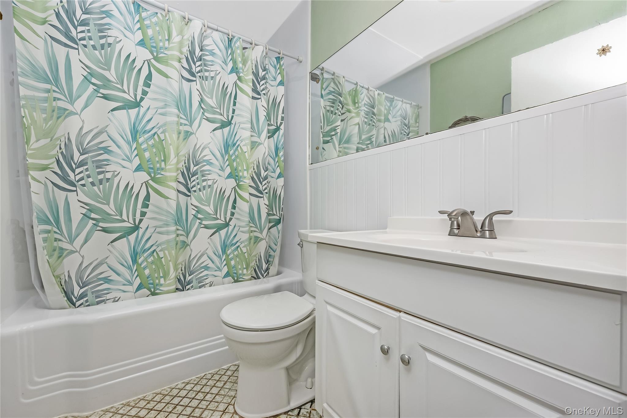 4 Florida Avenue, Copiague, NY 11726