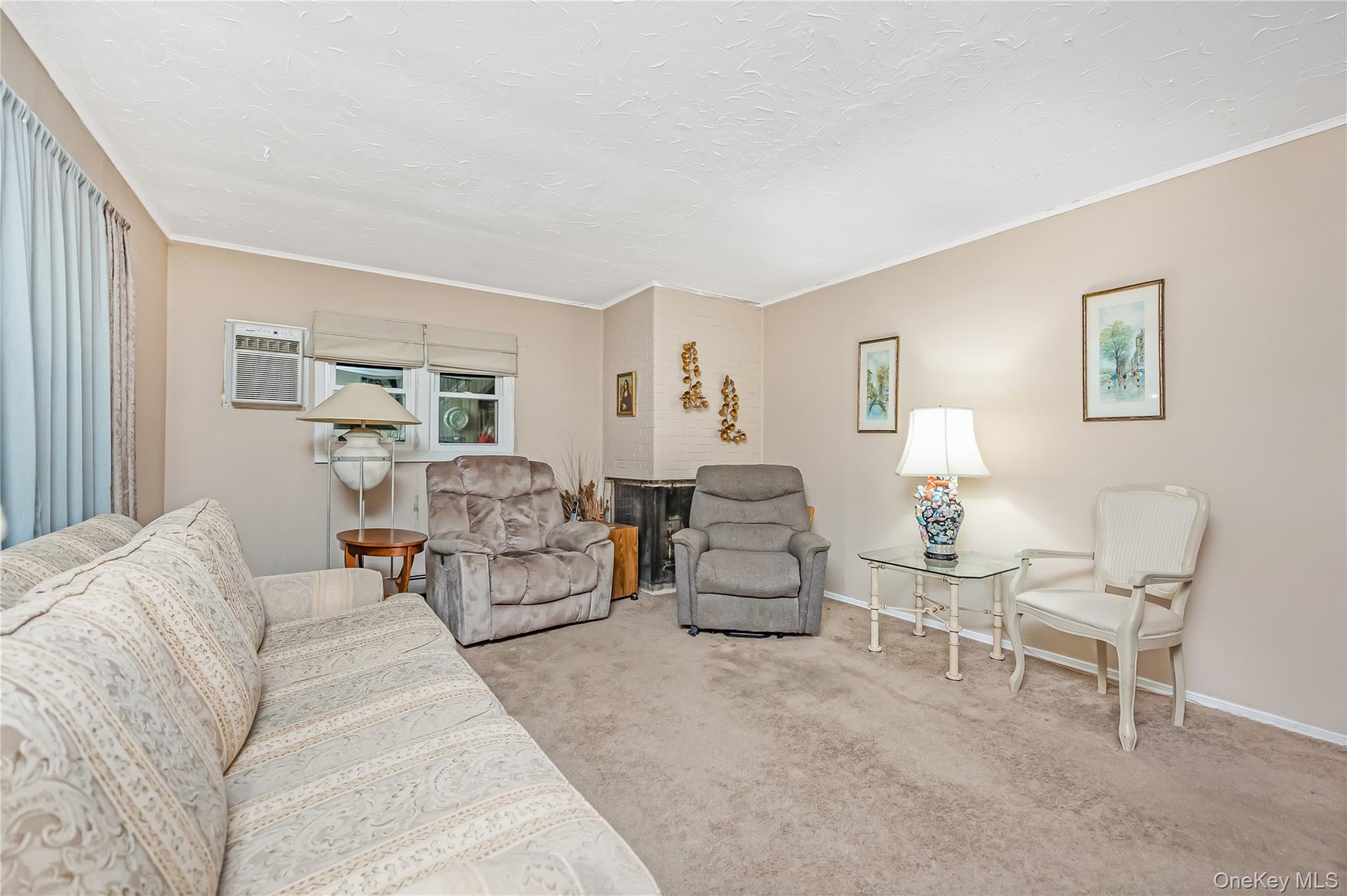 4 Florida Avenue, Copiague, NY 11726