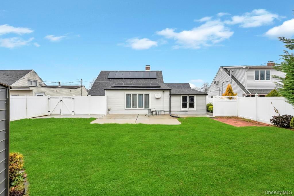 143 Blacksmith Road E, Levittown, NY 11756