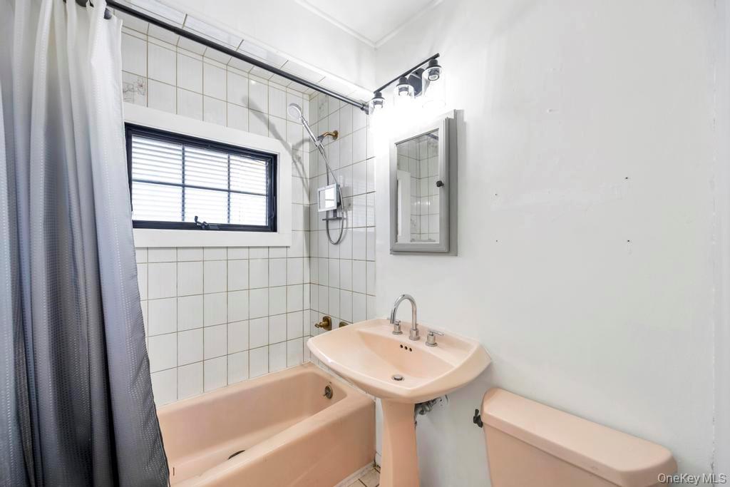 143 Blacksmith Road E, Levittown, NY 11756