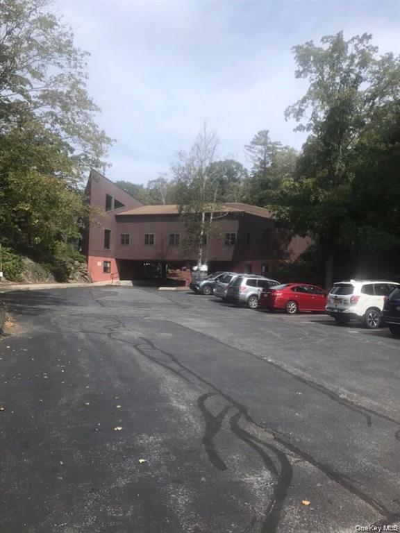 7 Pine Woods Road, Hyde Park, NY 12538