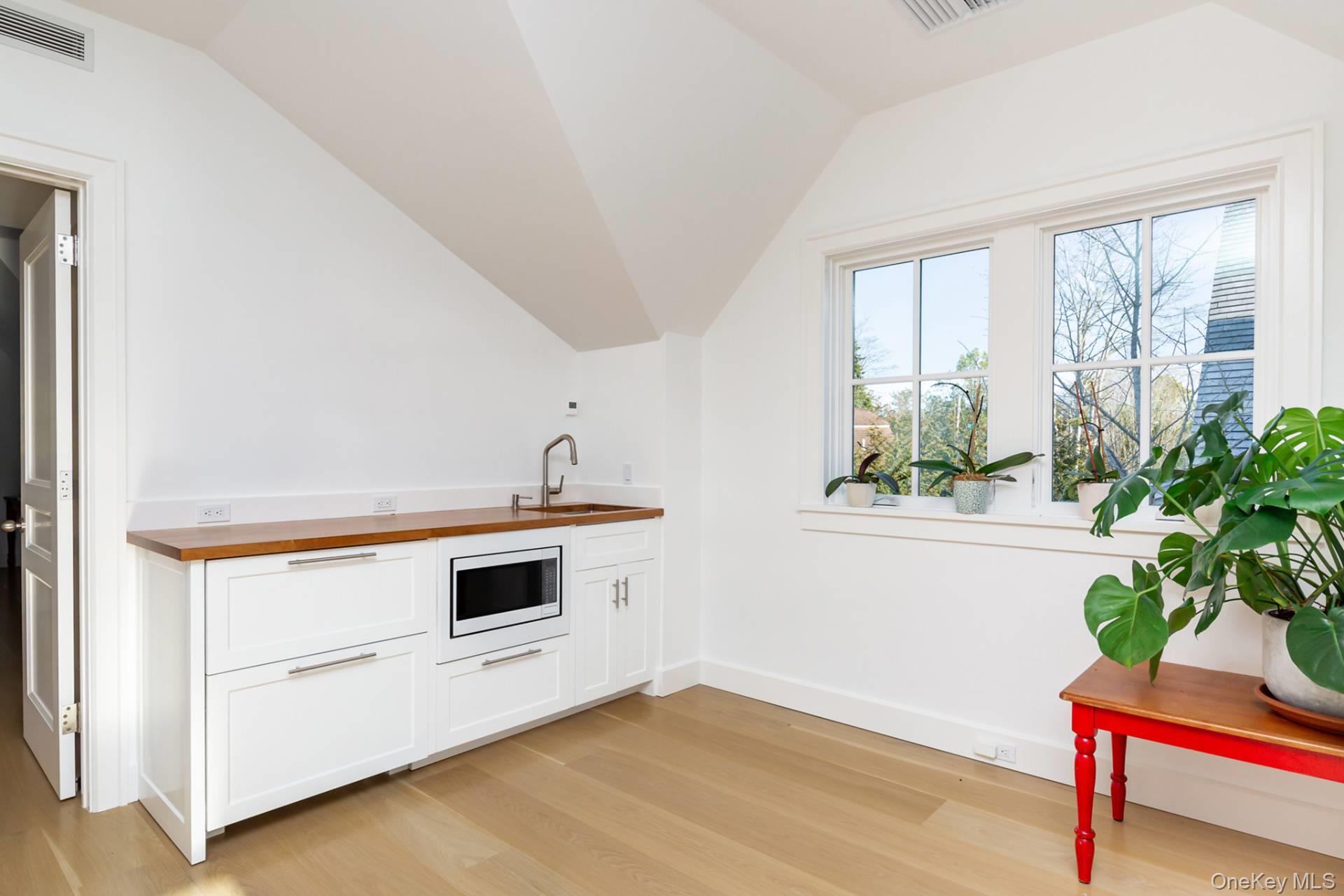 539 Noyack Road, Southampton, NY 11968