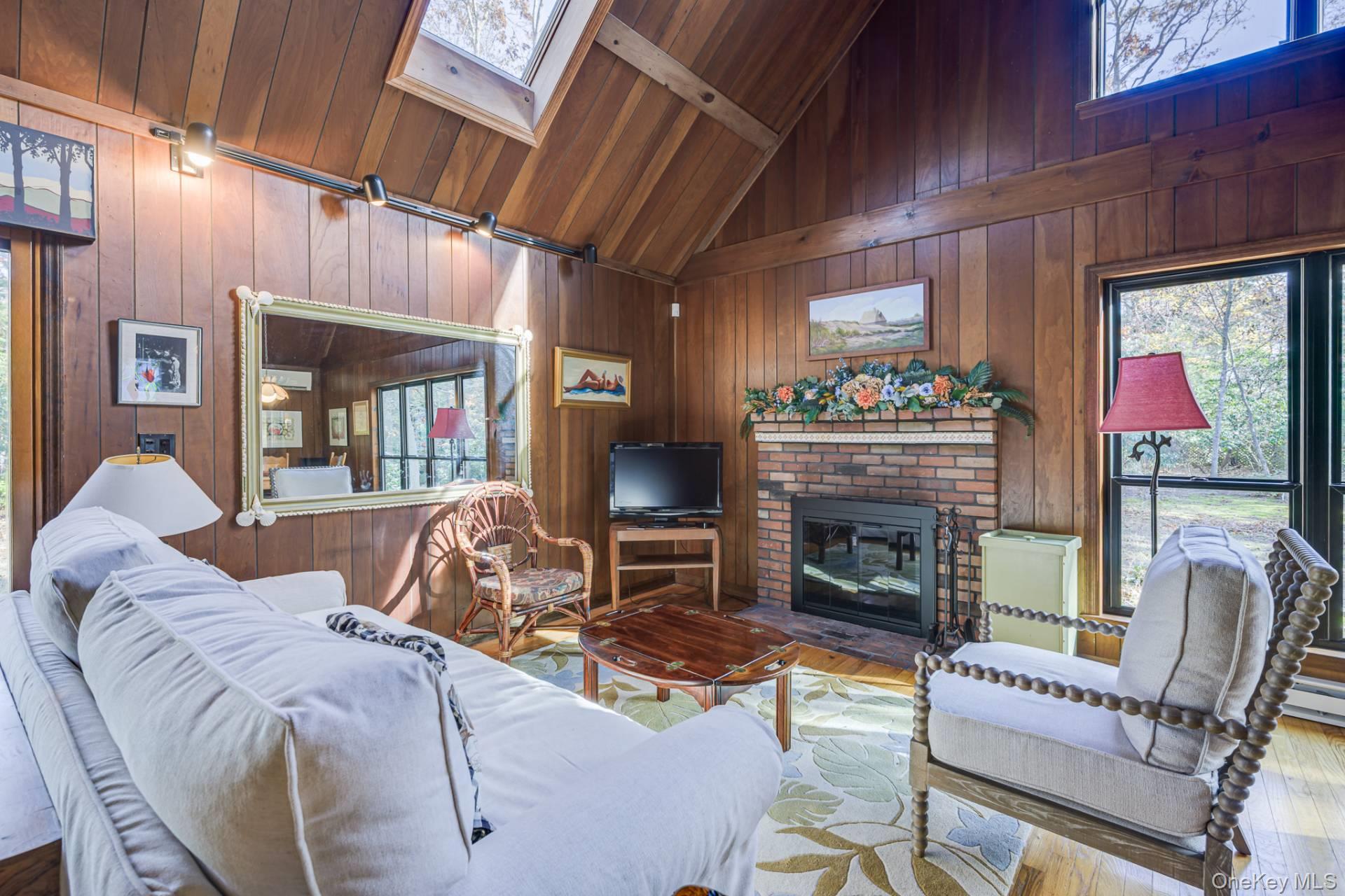 278 Big Fresh Pond Road, Southampton, NY 11968