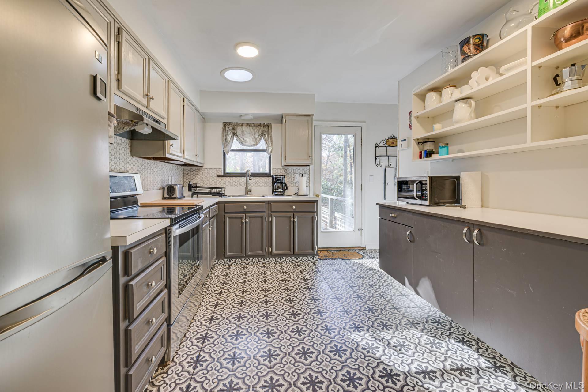 278 Big Fresh Pond Road, Southampton, NY 11968