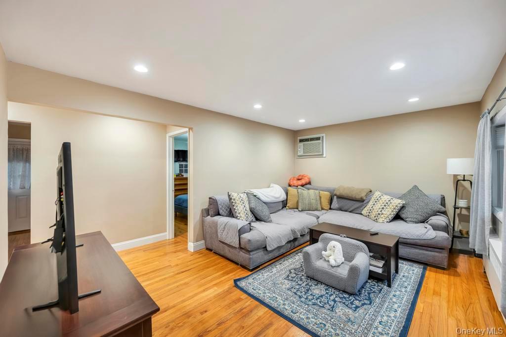 24 W Oak Street, Farmingdale, NY 11735