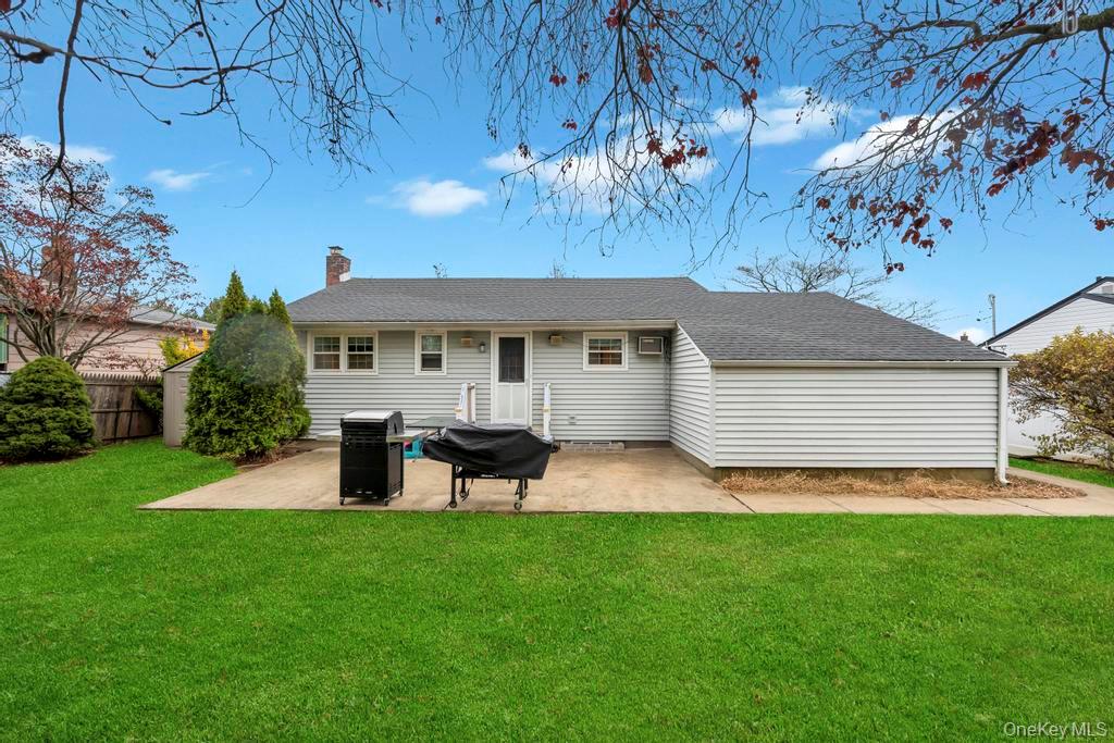 24 W Oak Street, Farmingdale, NY 11735