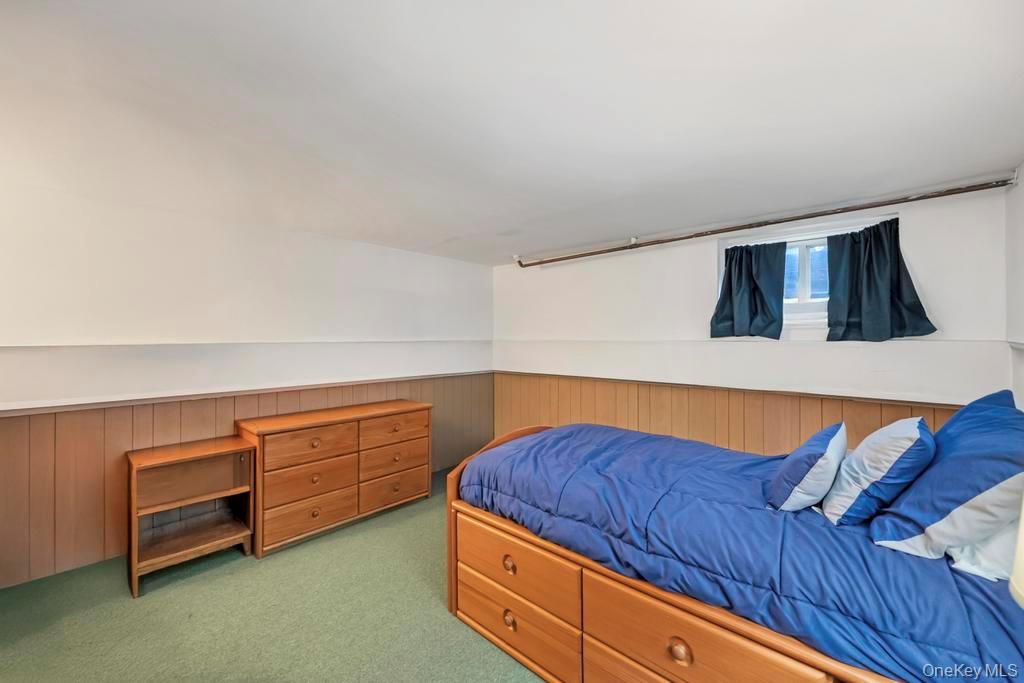 24 W Oak Street, Farmingdale, NY 11735