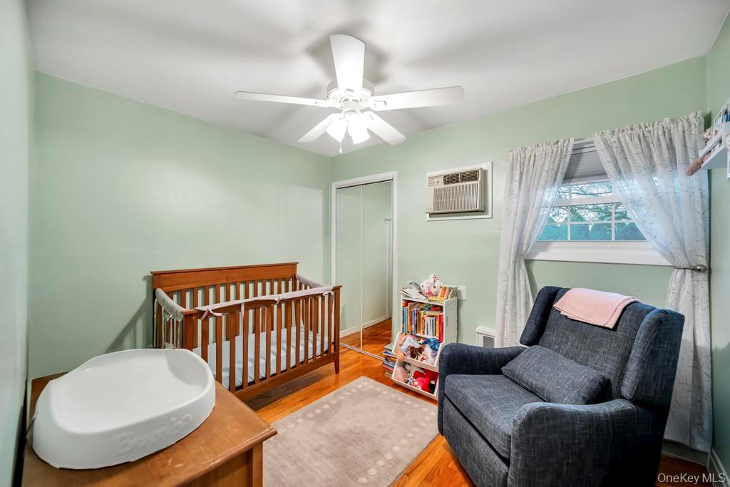 24 W Oak Street, Farmingdale, NY 11735