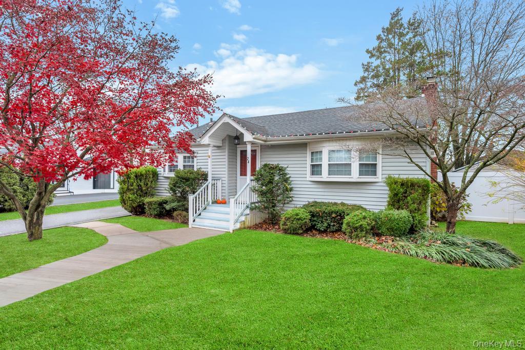 24 W Oak Street, Farmingdale, NY 11735