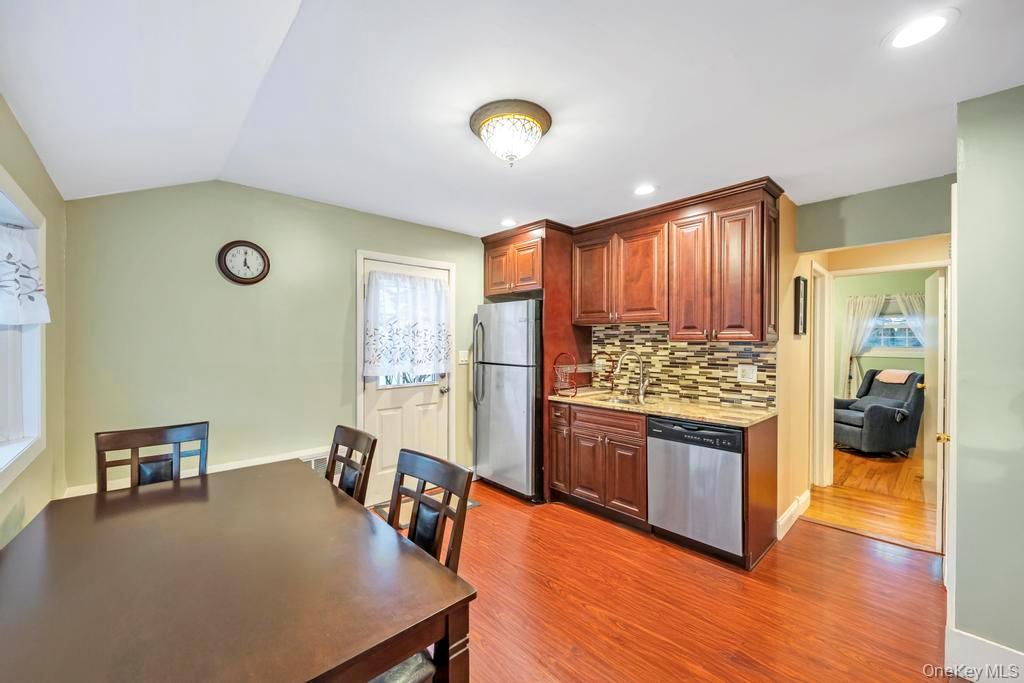 24 W Oak Street, Farmingdale, NY 11735