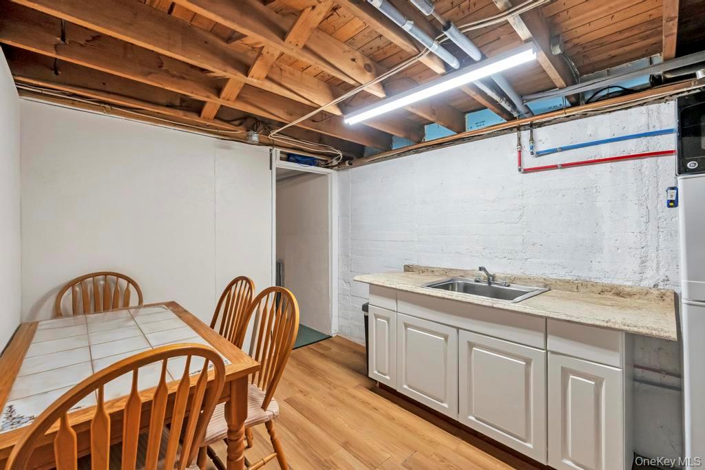 24 W Oak Street, Farmingdale, NY 11735