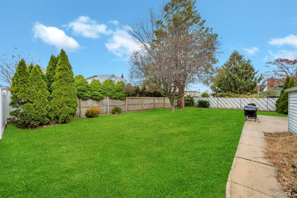 24 W Oak Street, Farmingdale, NY 11735