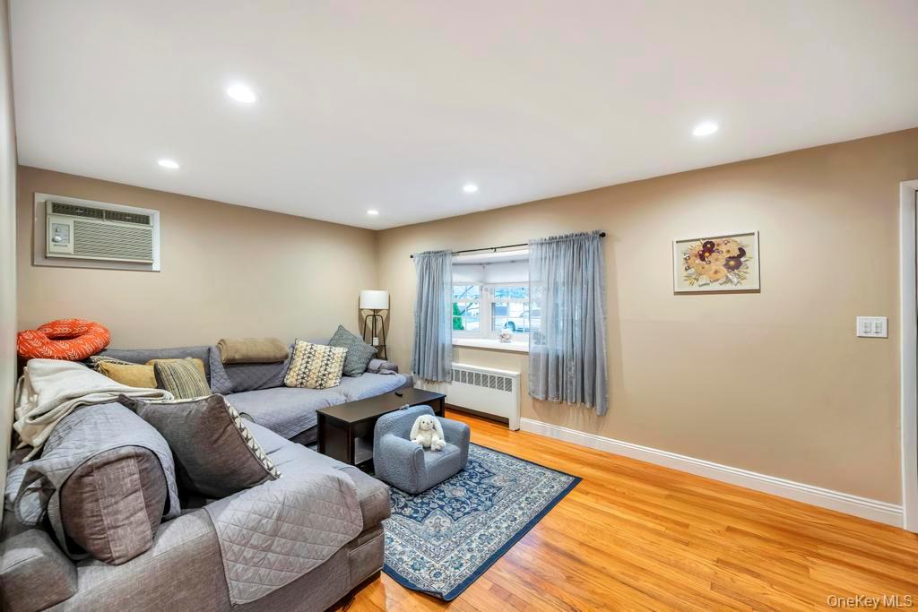 24 W Oak Street, Farmingdale, NY 11735