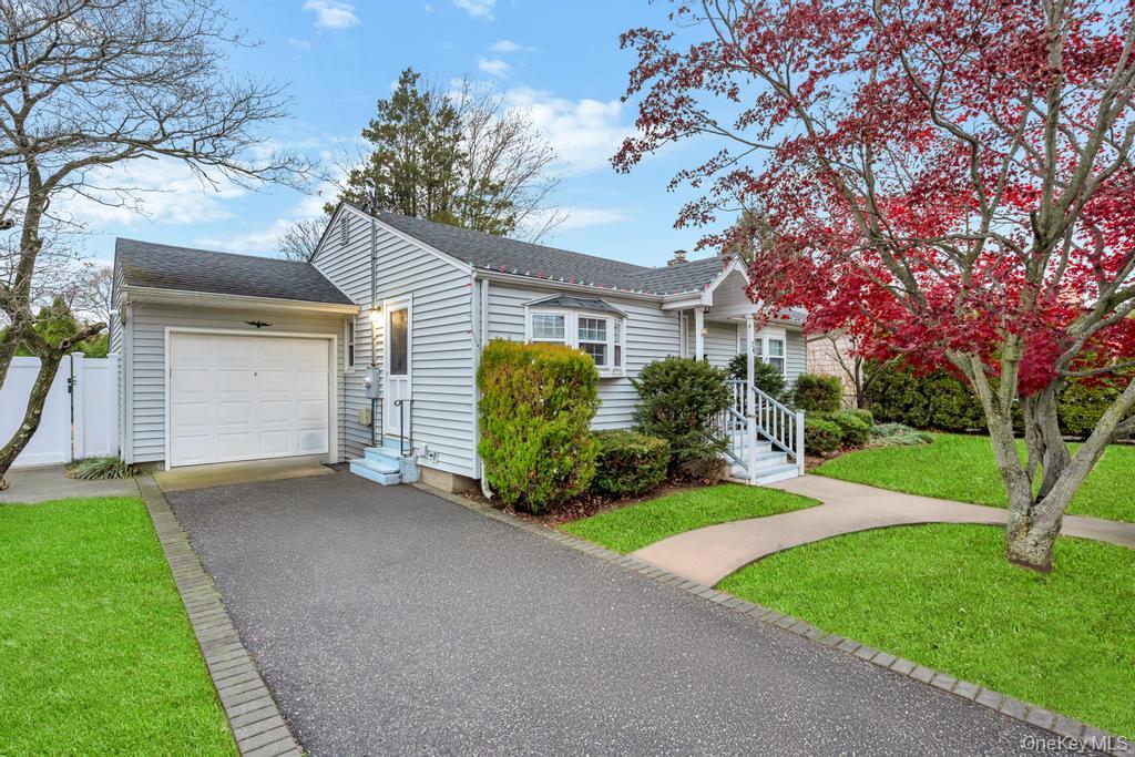 24 W Oak Street, Farmingdale, NY 11735