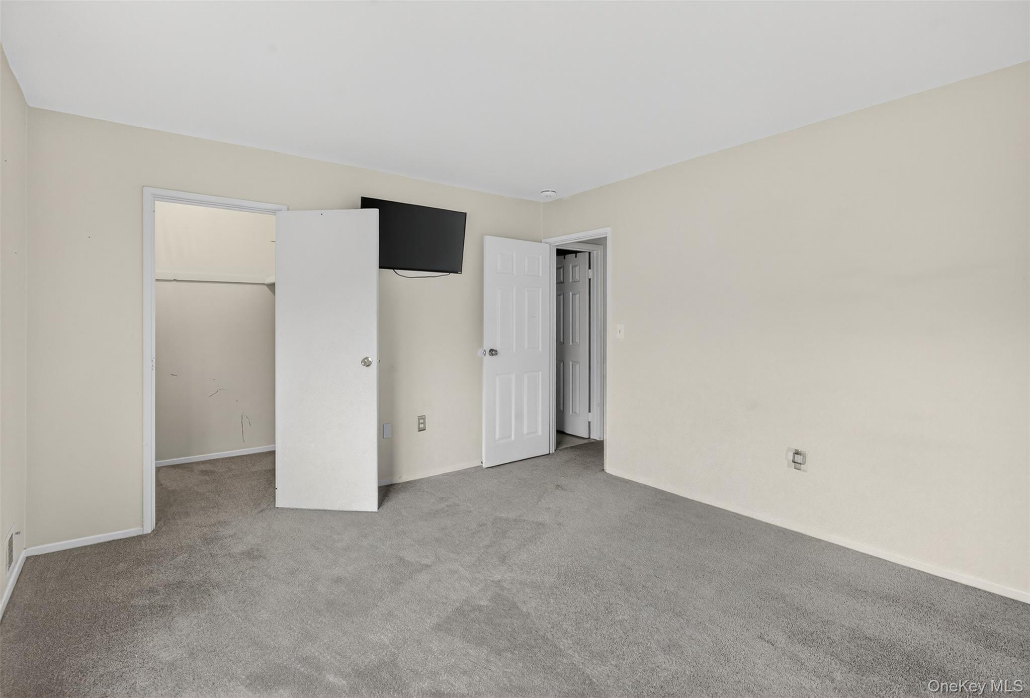 8 Knightsbridge # A, Poughkeepsie, NY 12603