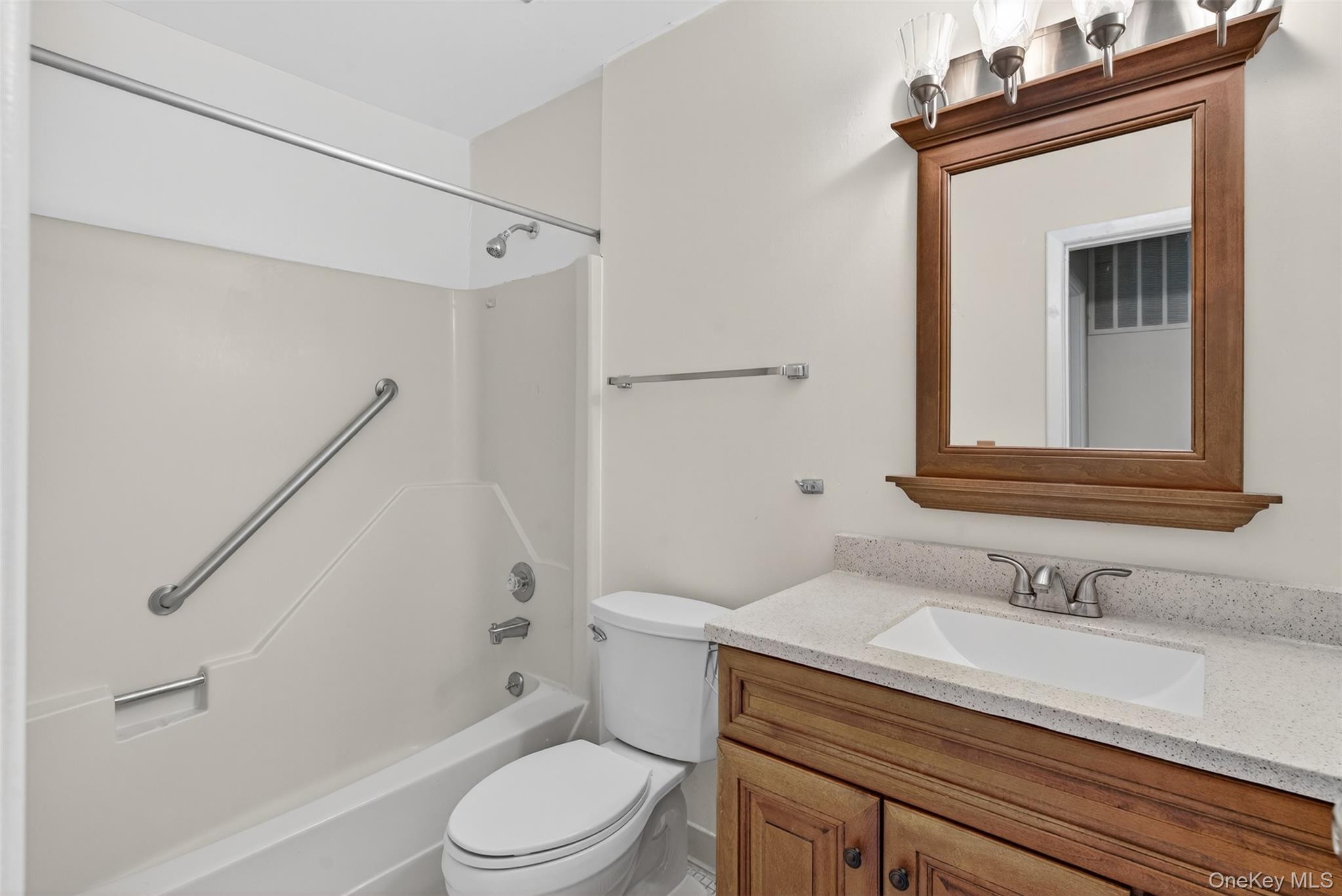 8 Knightsbridge # A, Poughkeepsie, NY 12603