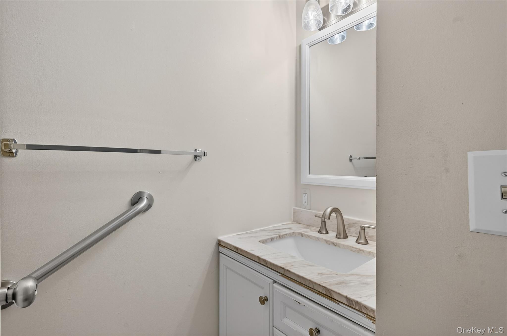 8 Knightsbridge # A, Poughkeepsie, NY 12603