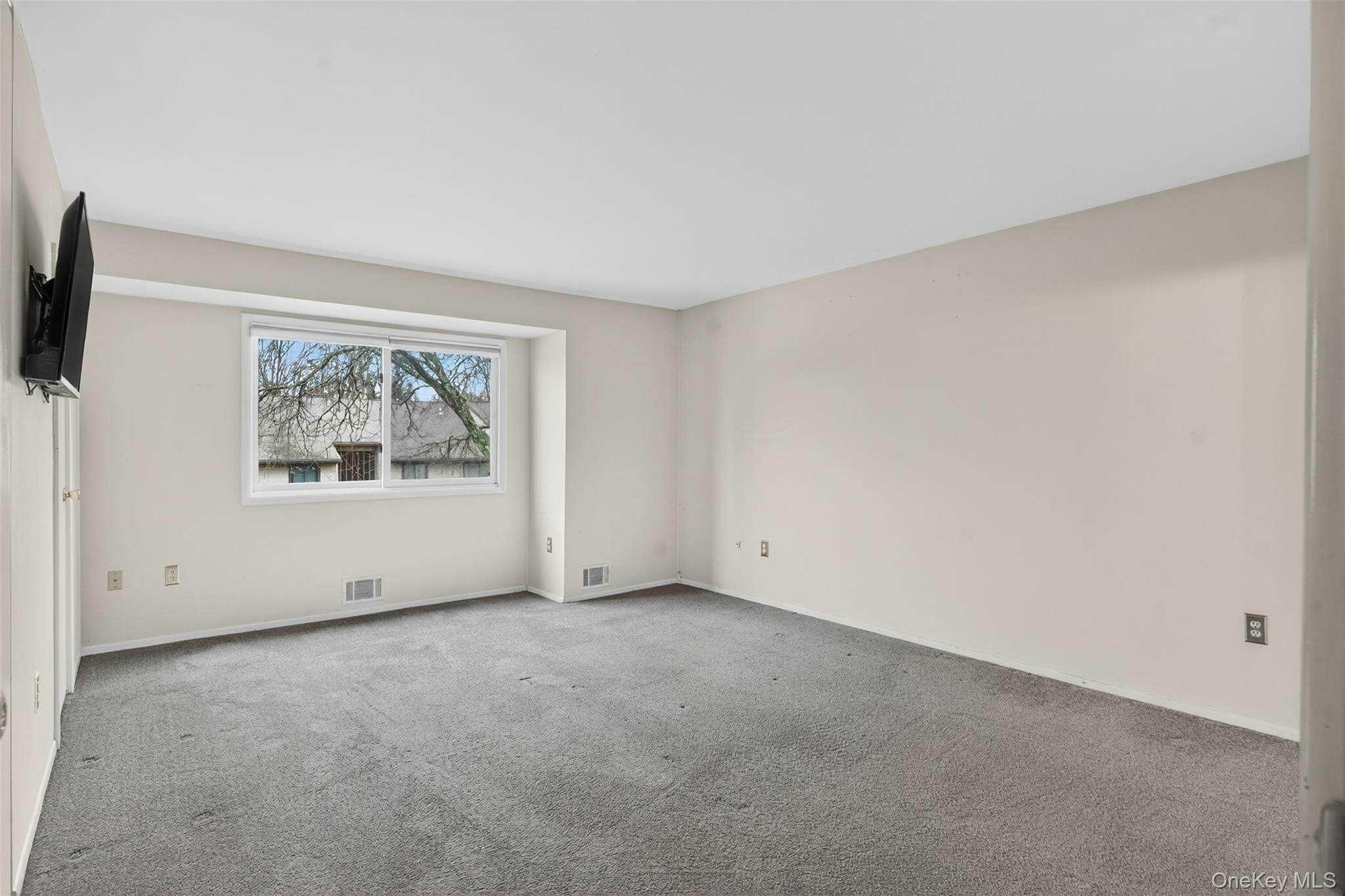 8 Knightsbridge # A, Poughkeepsie, NY 12603