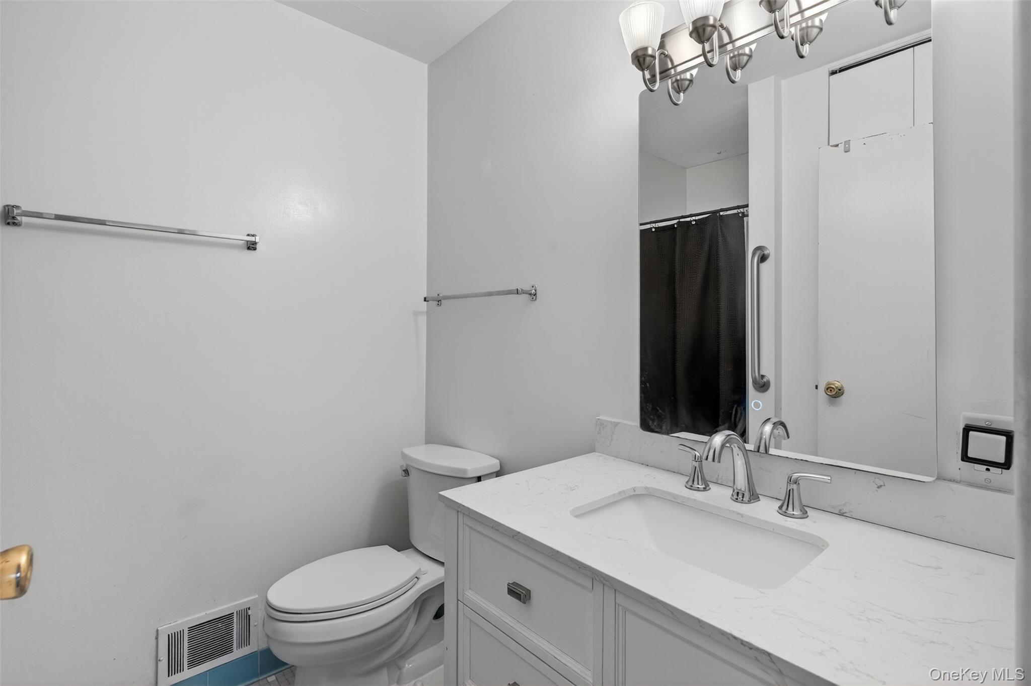 8 Knightsbridge # A, Poughkeepsie, NY 12603