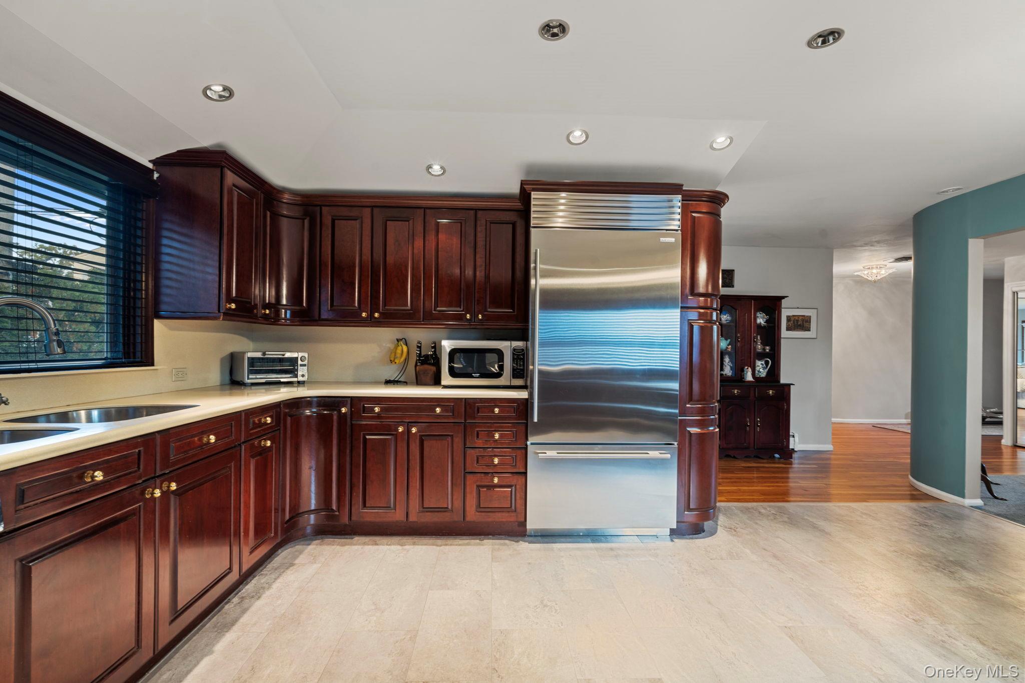 158 Old Courthouse Road, Manhasset Hills, NY 11040