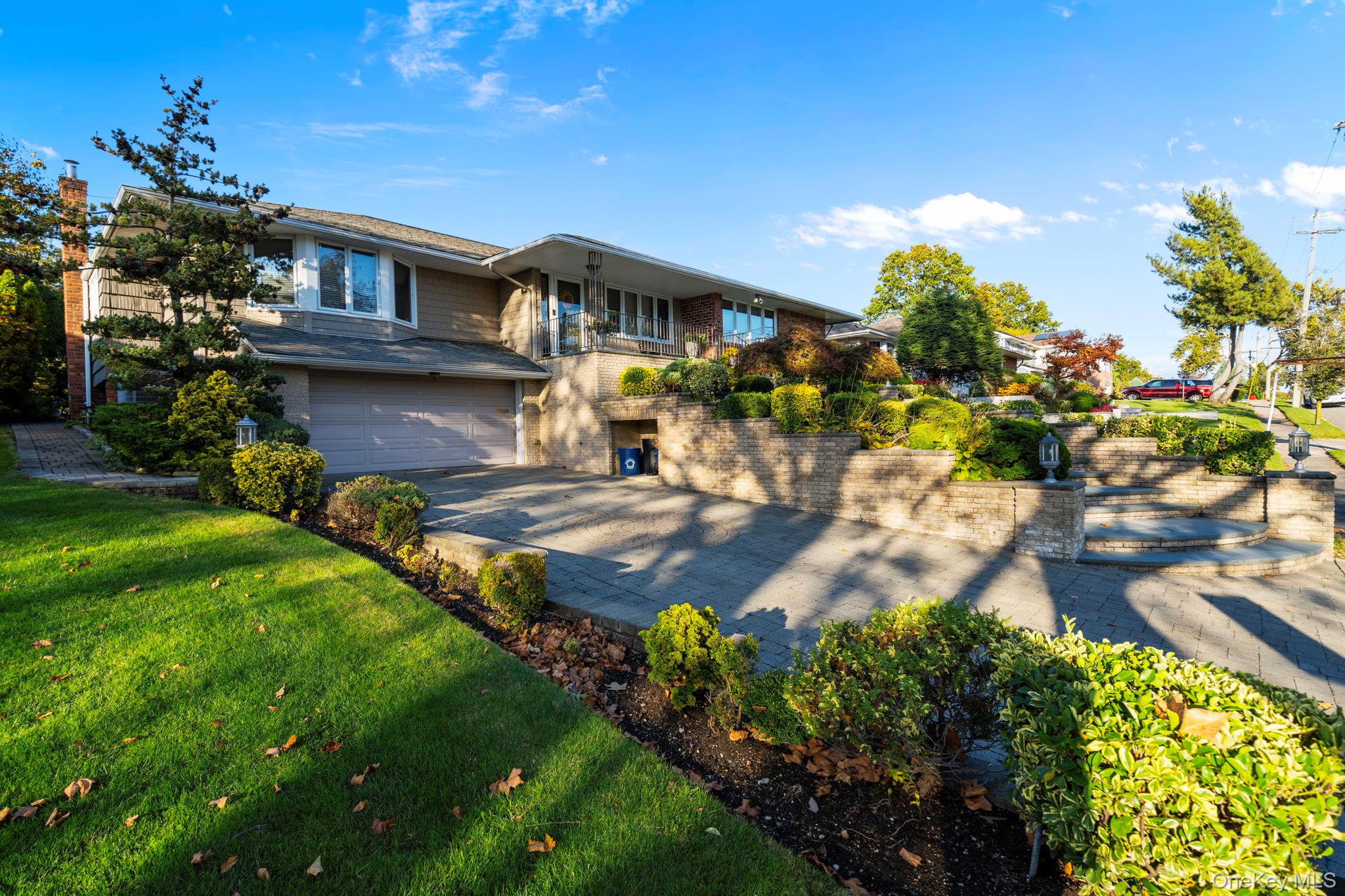 158 Old Courthouse Road, Manhasset Hills, NY 11040