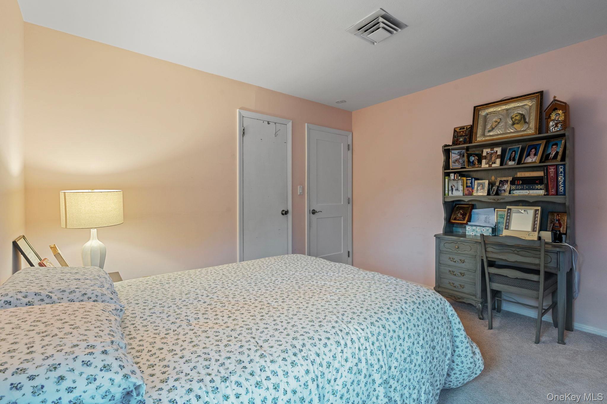 158 Old Courthouse Road, Manhasset Hills, NY 11040