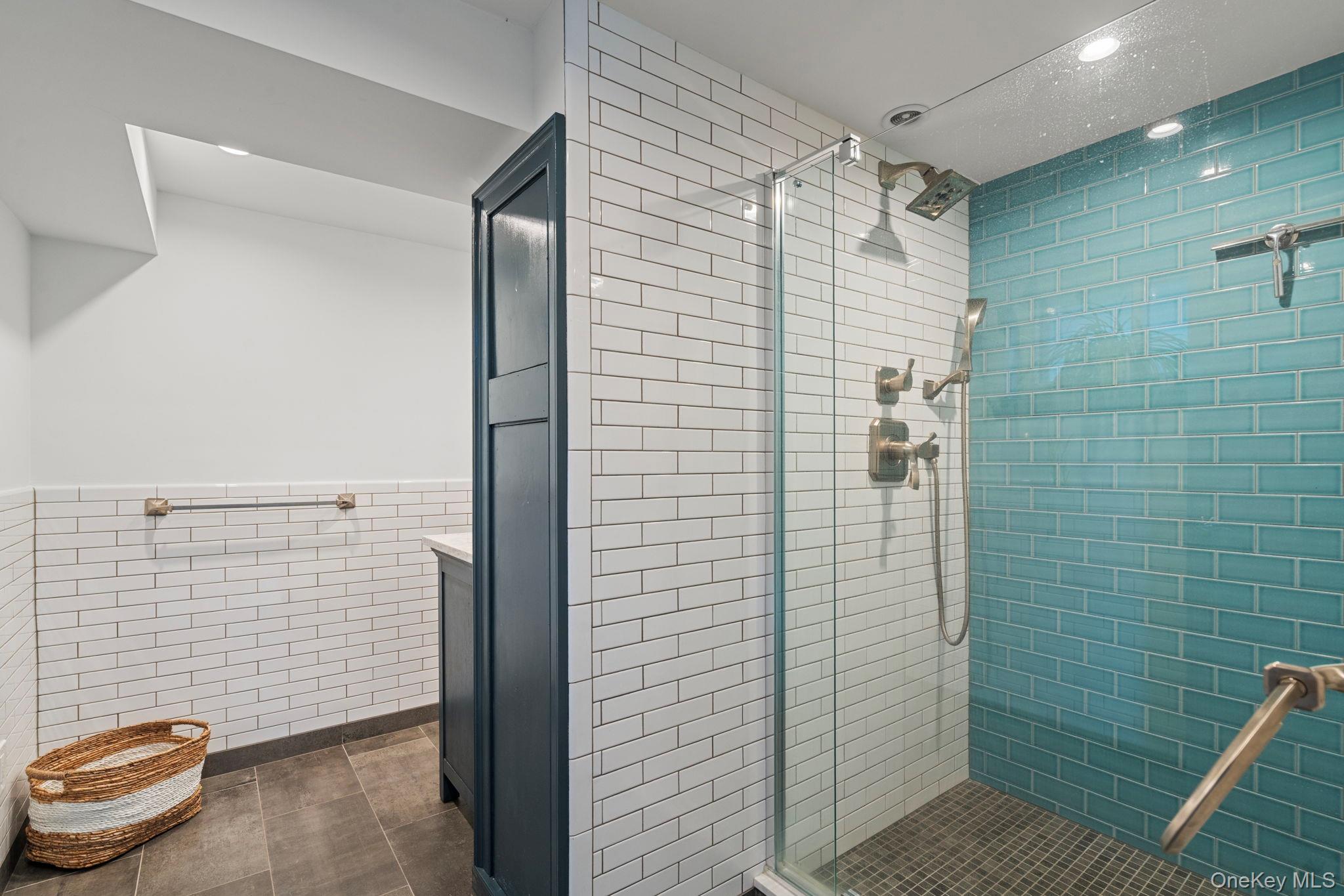 158 Old Courthouse Road, Manhasset Hills, NY 11040