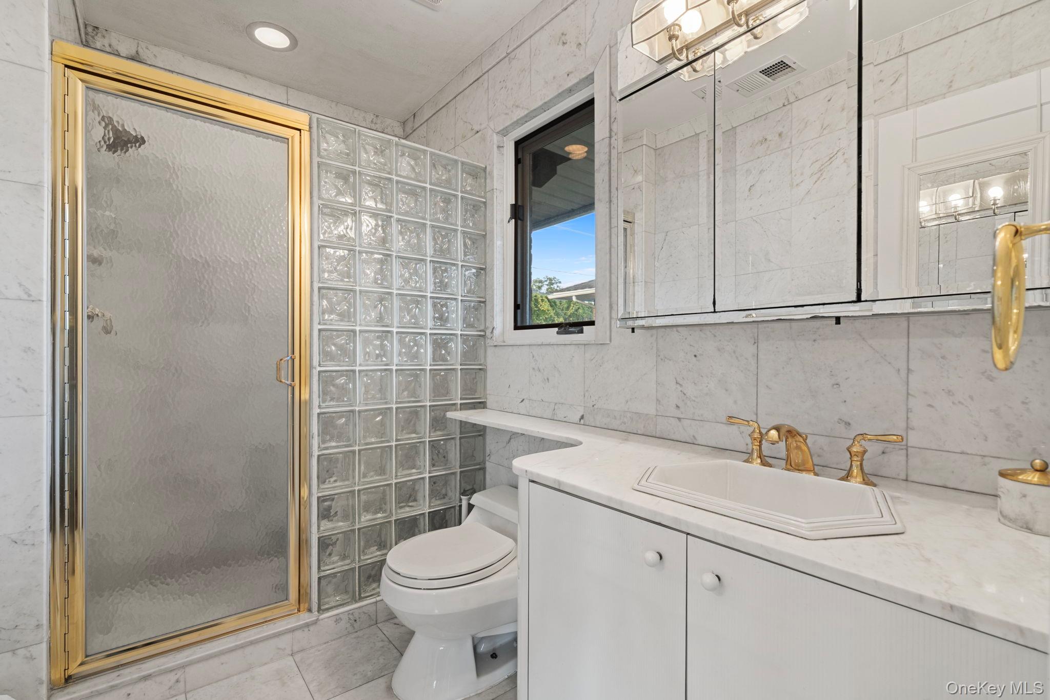 158 Old Courthouse Road, Manhasset Hills, NY 11040