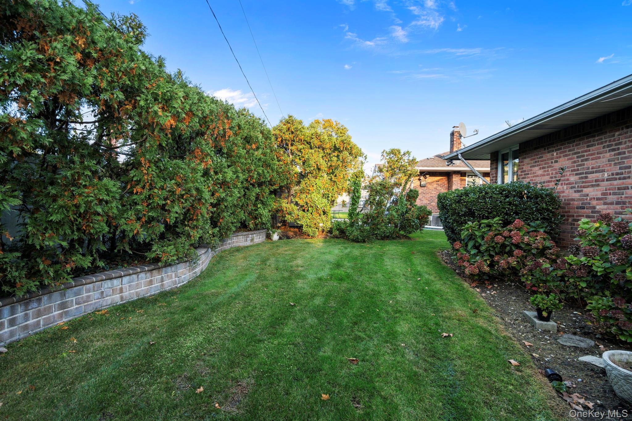 158 Old Courthouse Road, Manhasset Hills, NY 11040