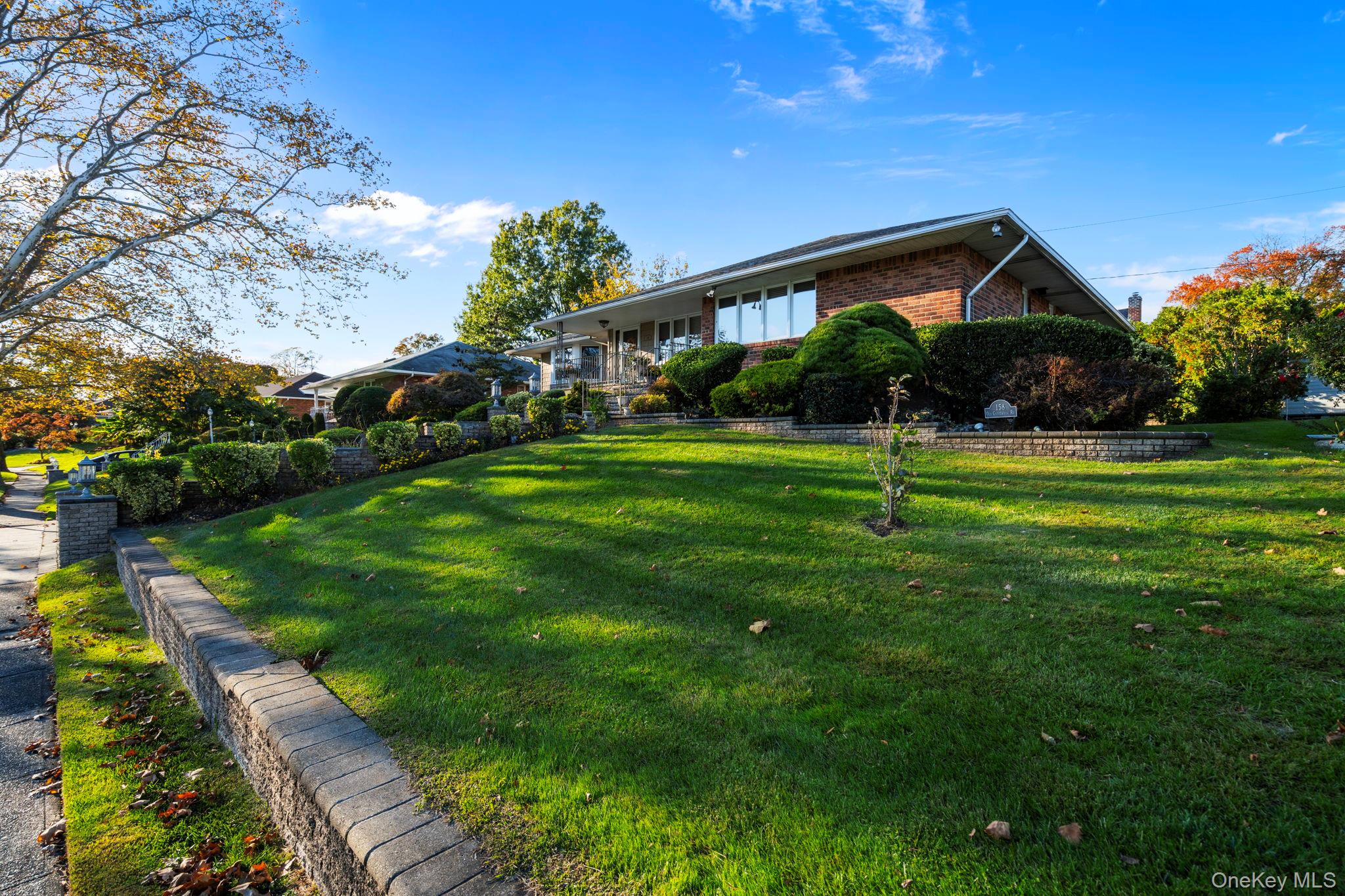 158 Old Courthouse Road, Manhasset Hills, NY 11040