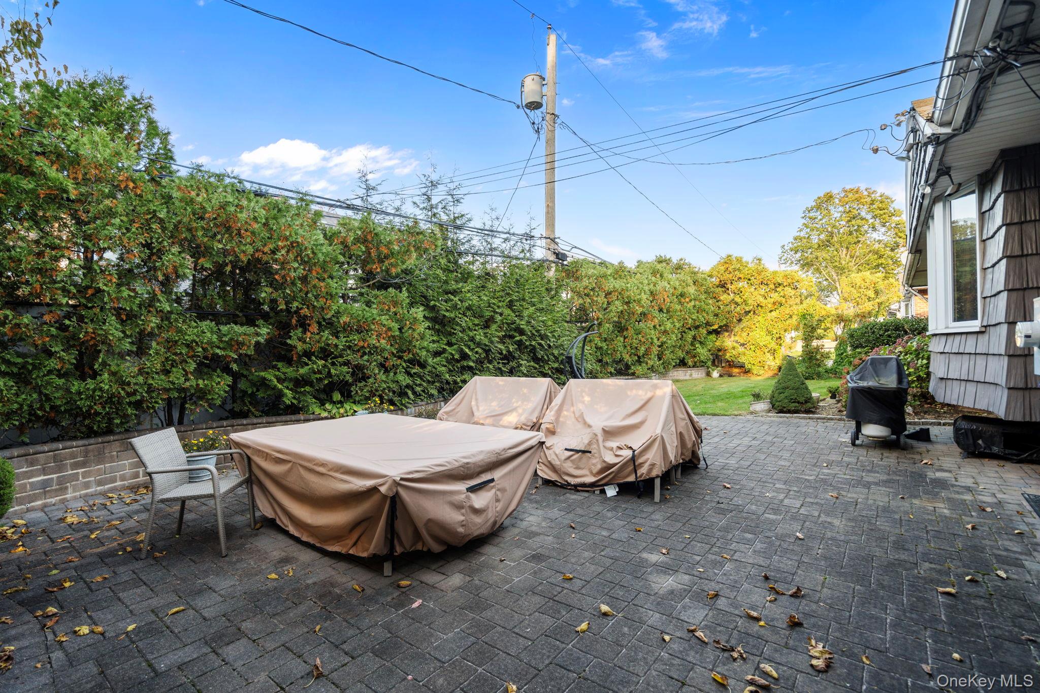 158 Old Courthouse Road, Manhasset Hills, NY 11040