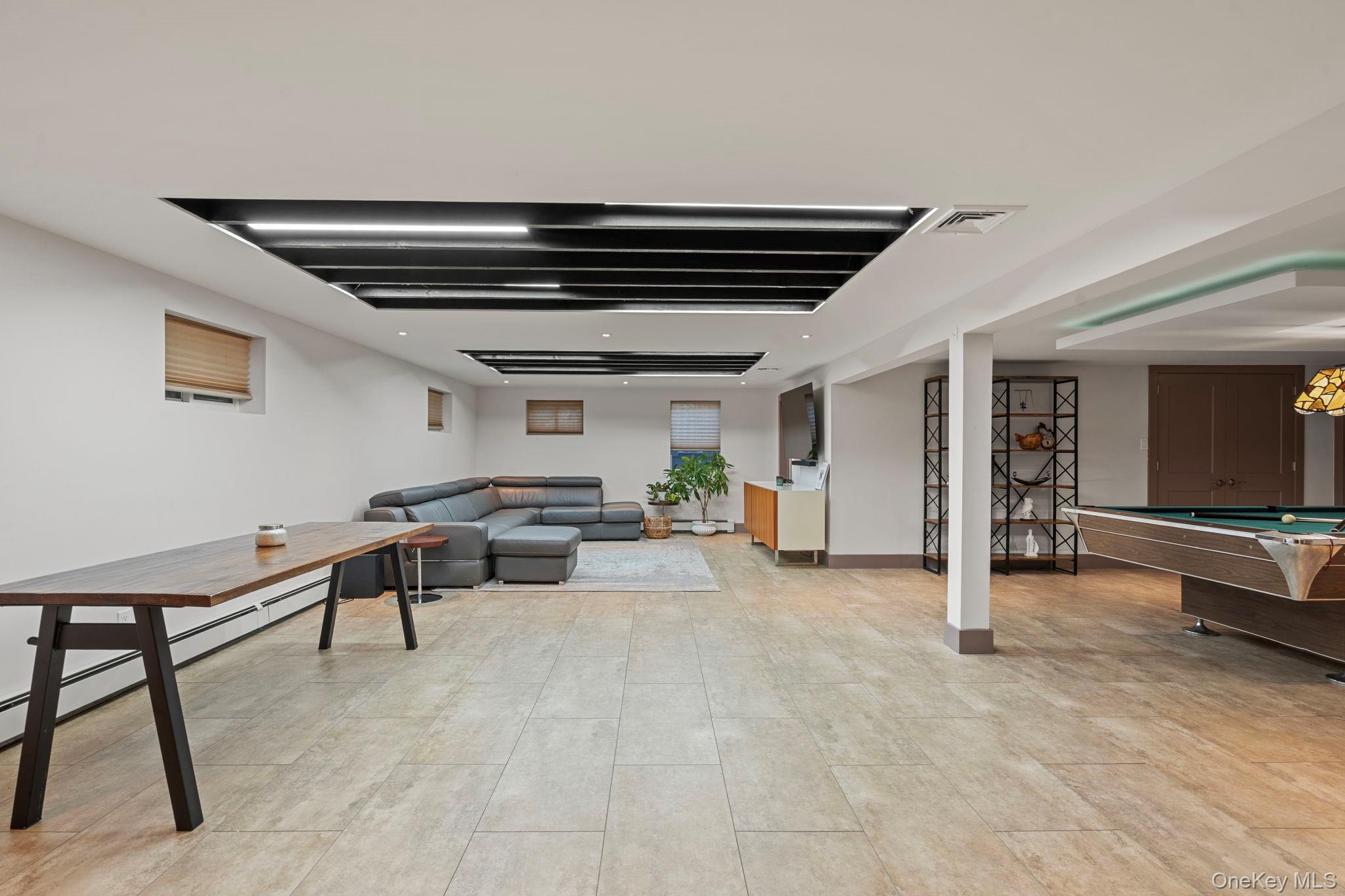 158 Old Courthouse Road, Manhasset Hills, NY 11040