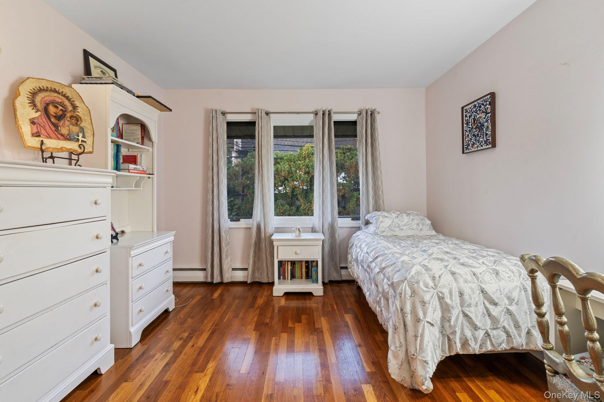 158 Old Courthouse Road, Manhasset Hills, NY 11040