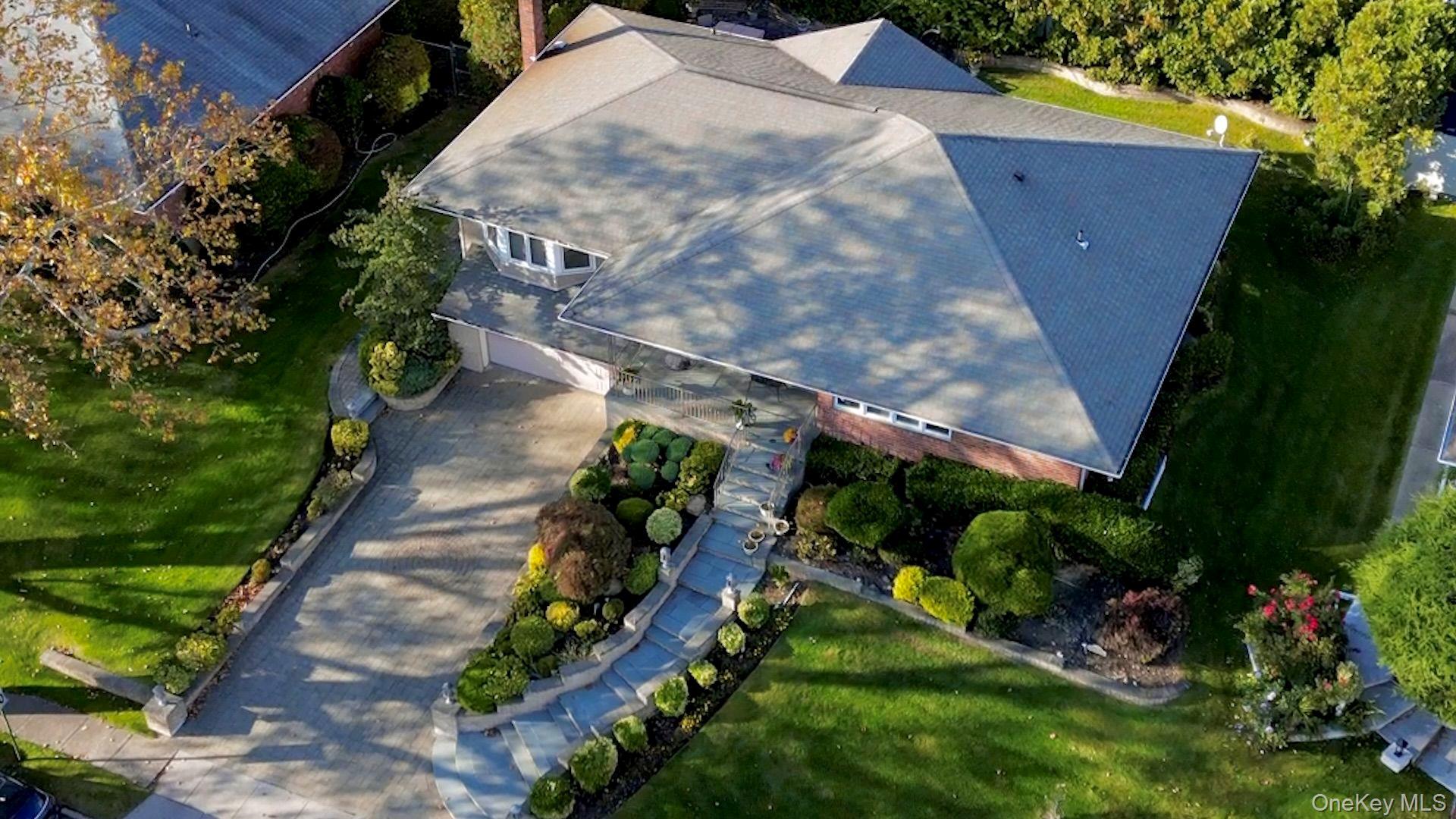 158 Old Courthouse Road, Manhasset Hills, NY 11040