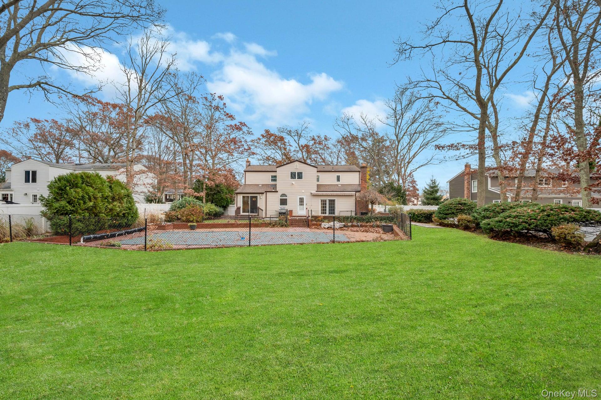 18 Leary Lane, Nesconset, NY 11767