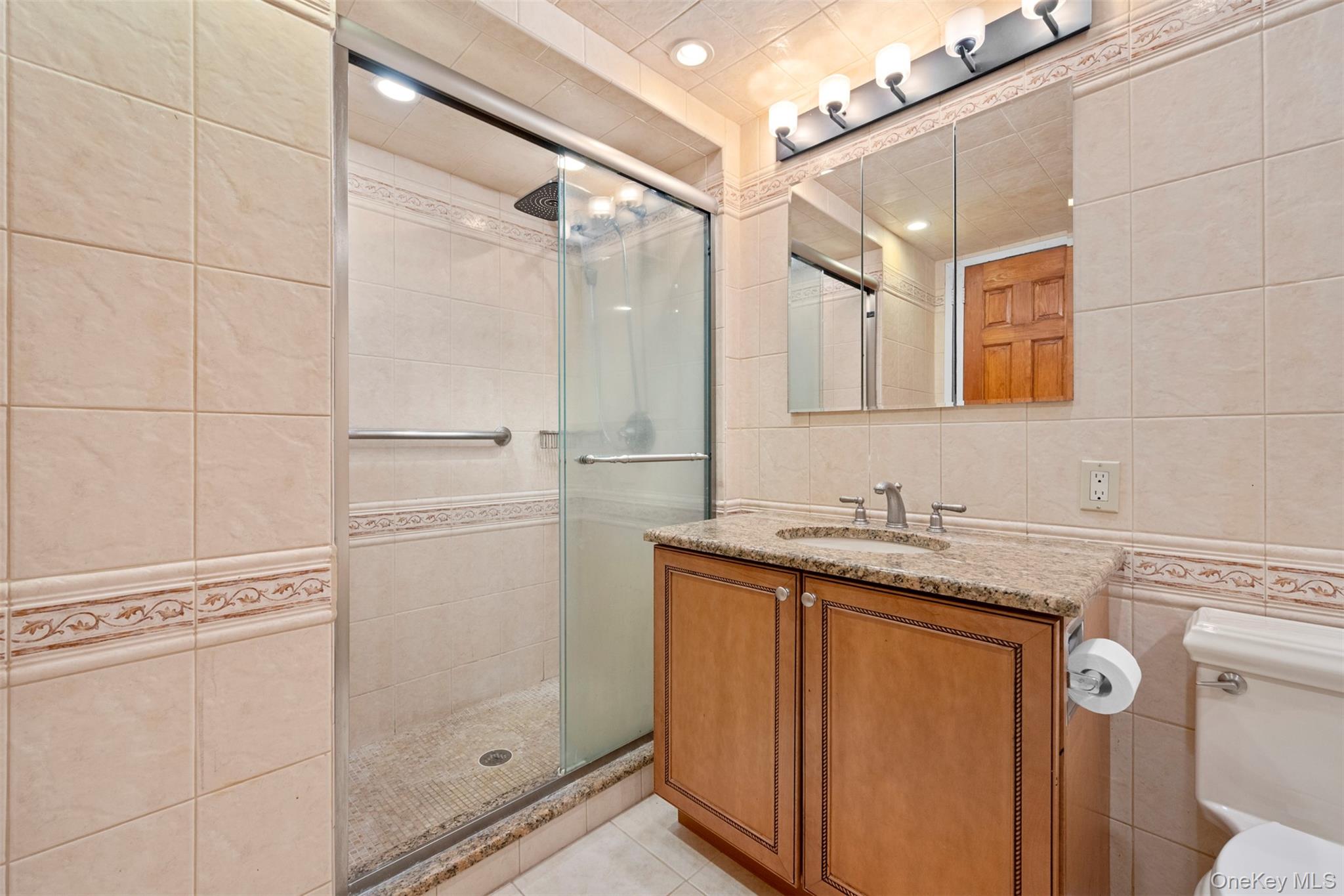 141 Great Neck Road # 2G, Great Neck, NY 11021