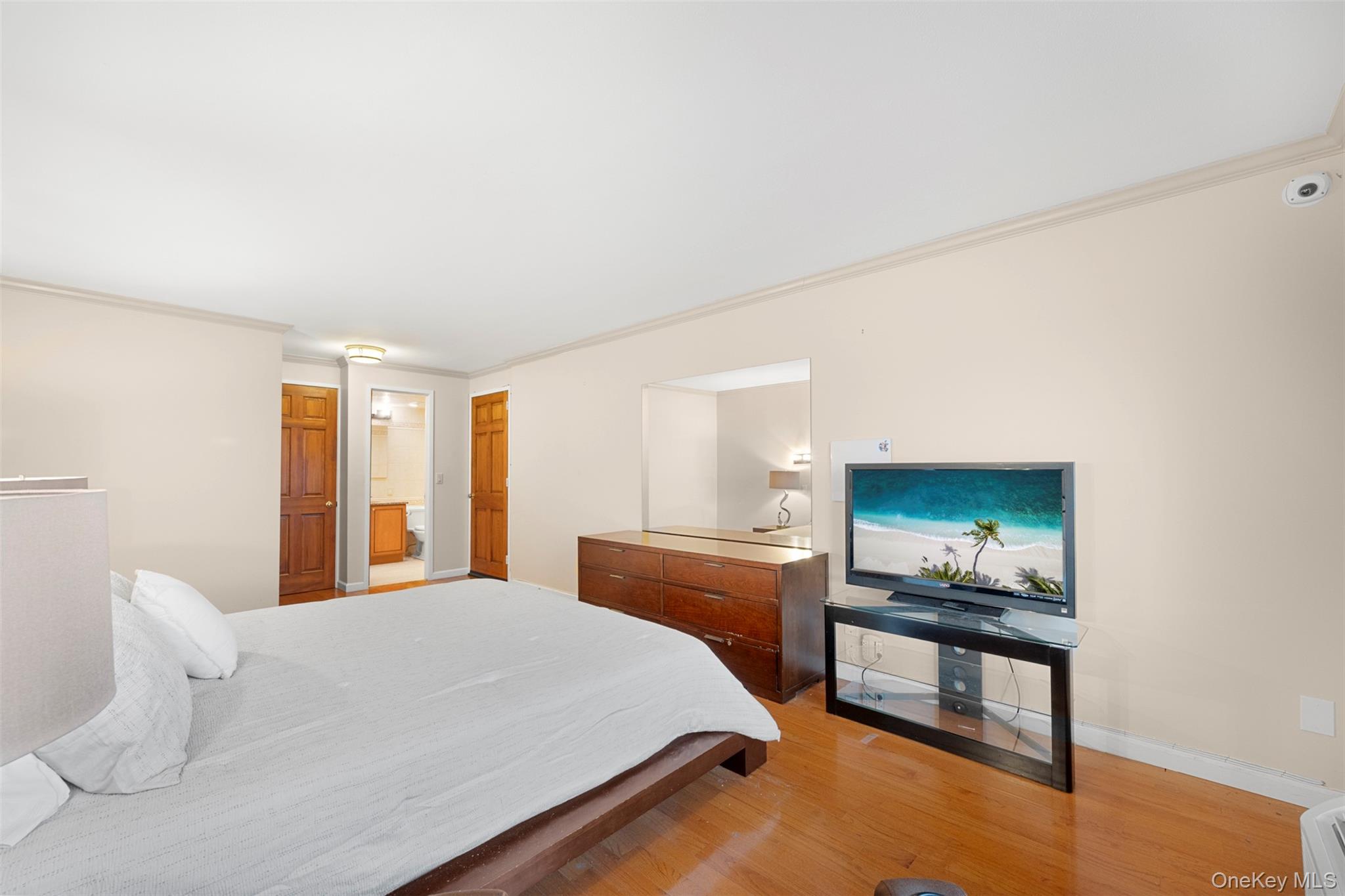 141 Great Neck Road # 2G, Great Neck, NY 11021