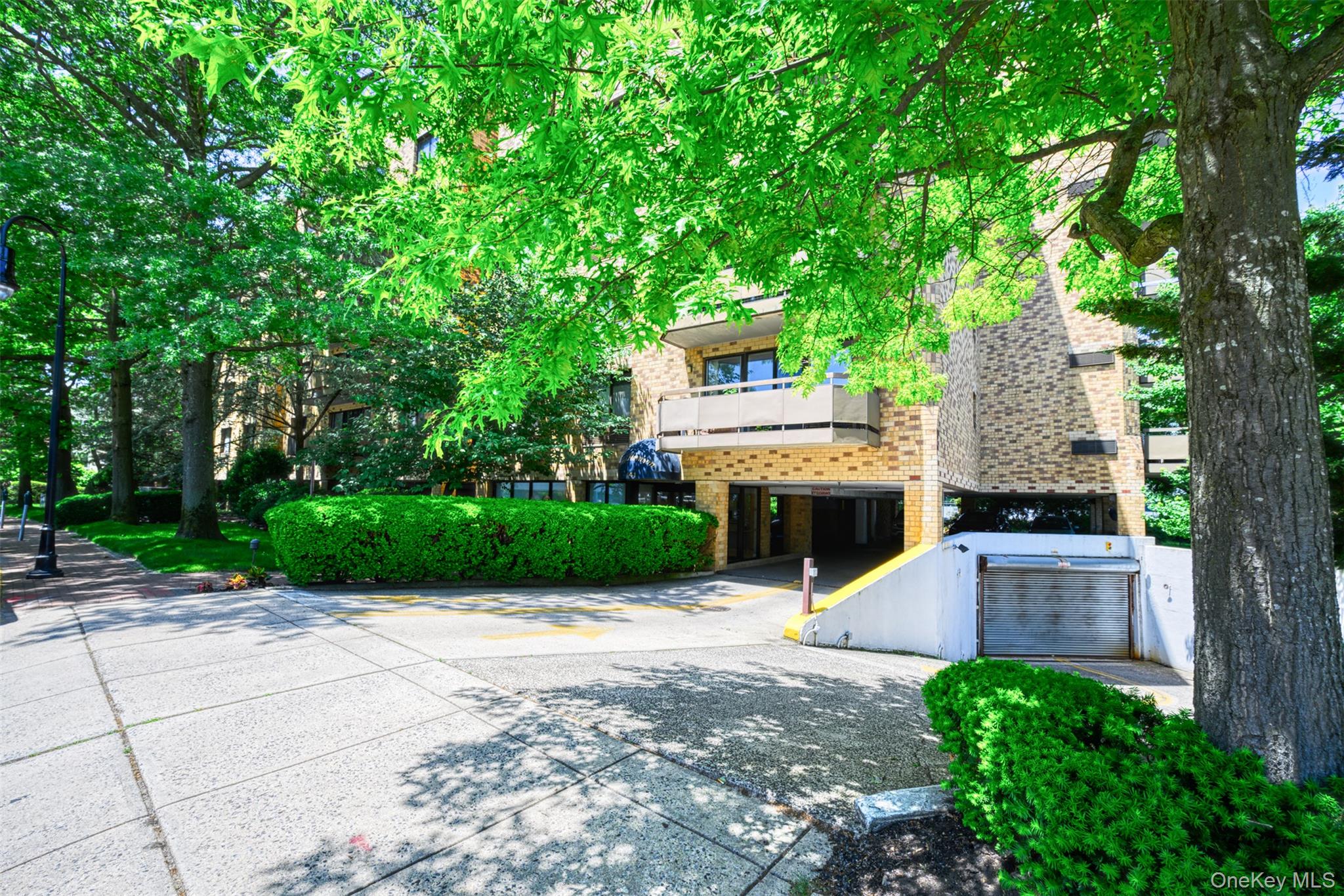 141 Great Neck Road # 2G, Great Neck, NY 11021