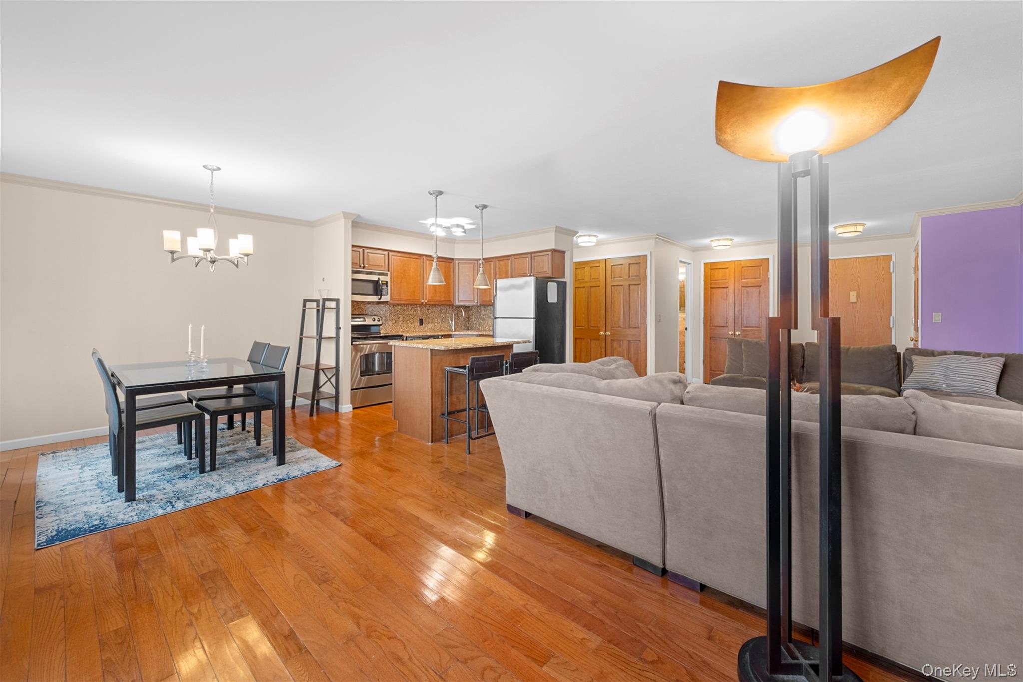 141 Great Neck Road # 2G, Great Neck, NY 11021