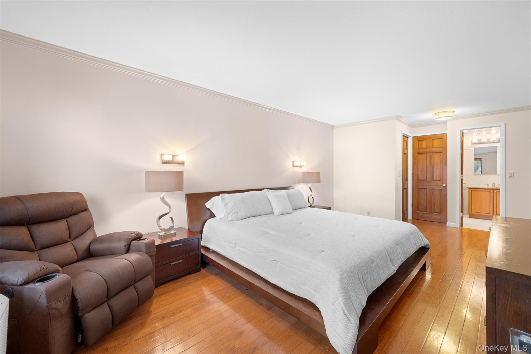 141 Great Neck Road # 2G, Great Neck, NY 11021