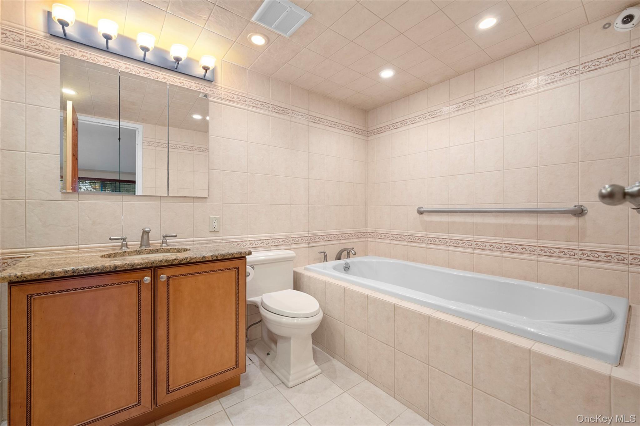 141 Great Neck Road # 2G, Great Neck, NY 11021