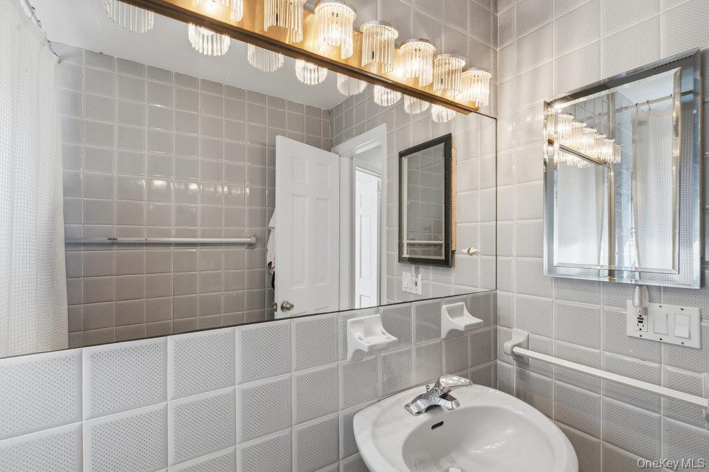 9 Lynch Street, Huntington Station, NY 11746