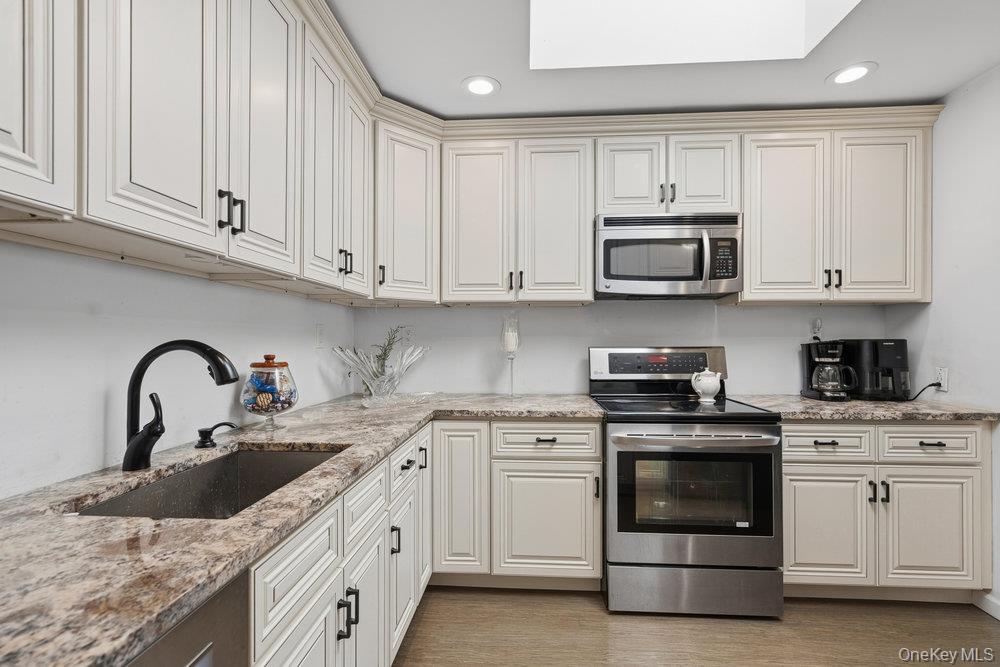 9 Lynch Street, Huntington Station, NY 11746