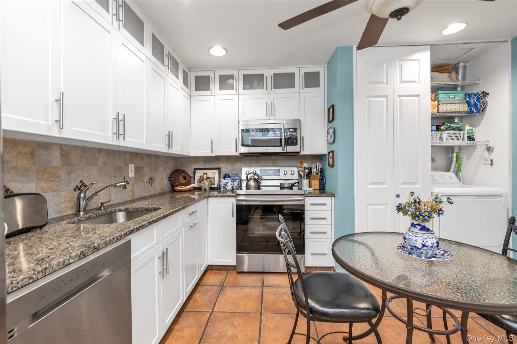 15 Spring Hollow, Roslyn, NY 11576