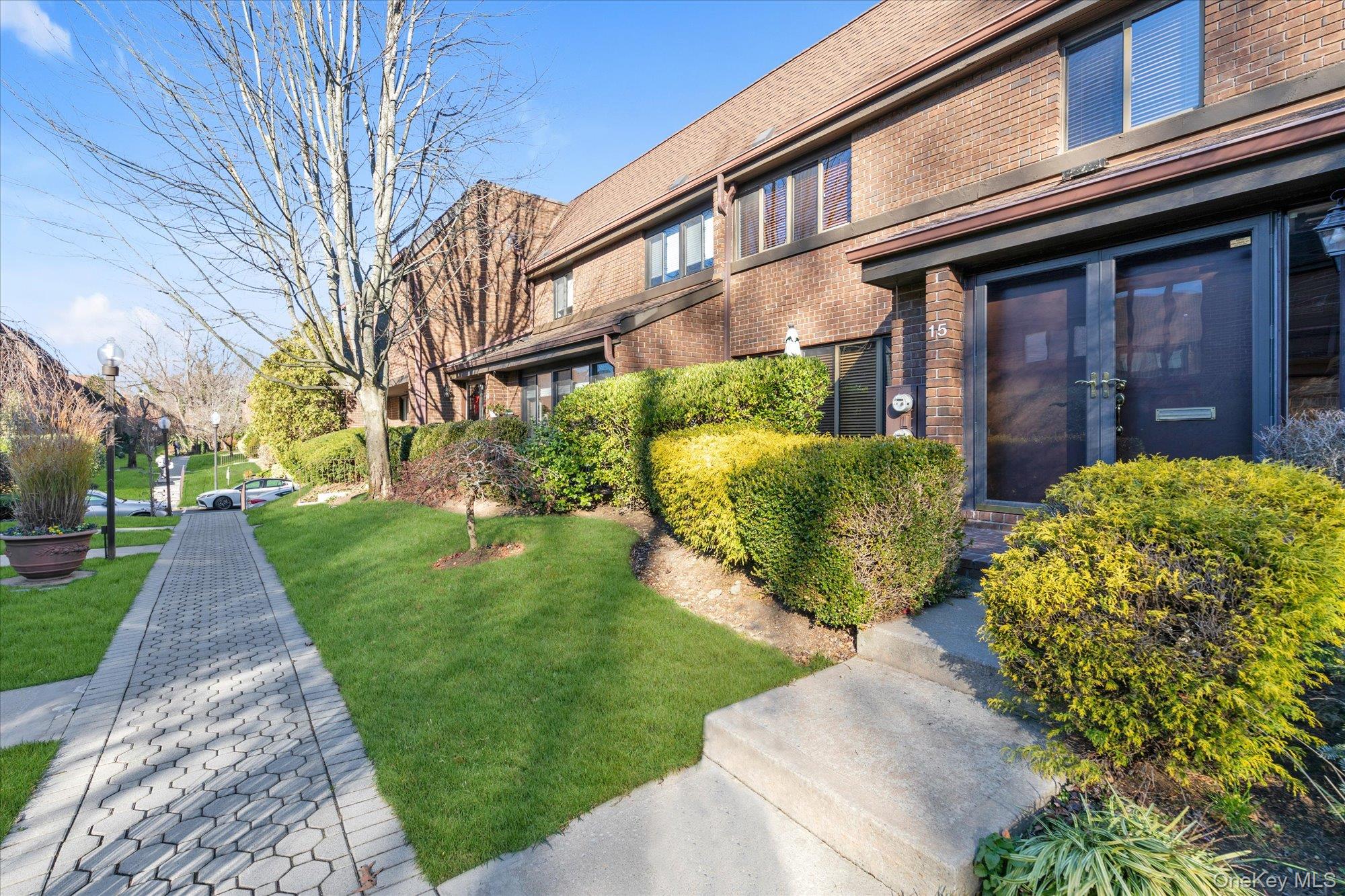 15 Spring Hollow, Roslyn, NY 11576