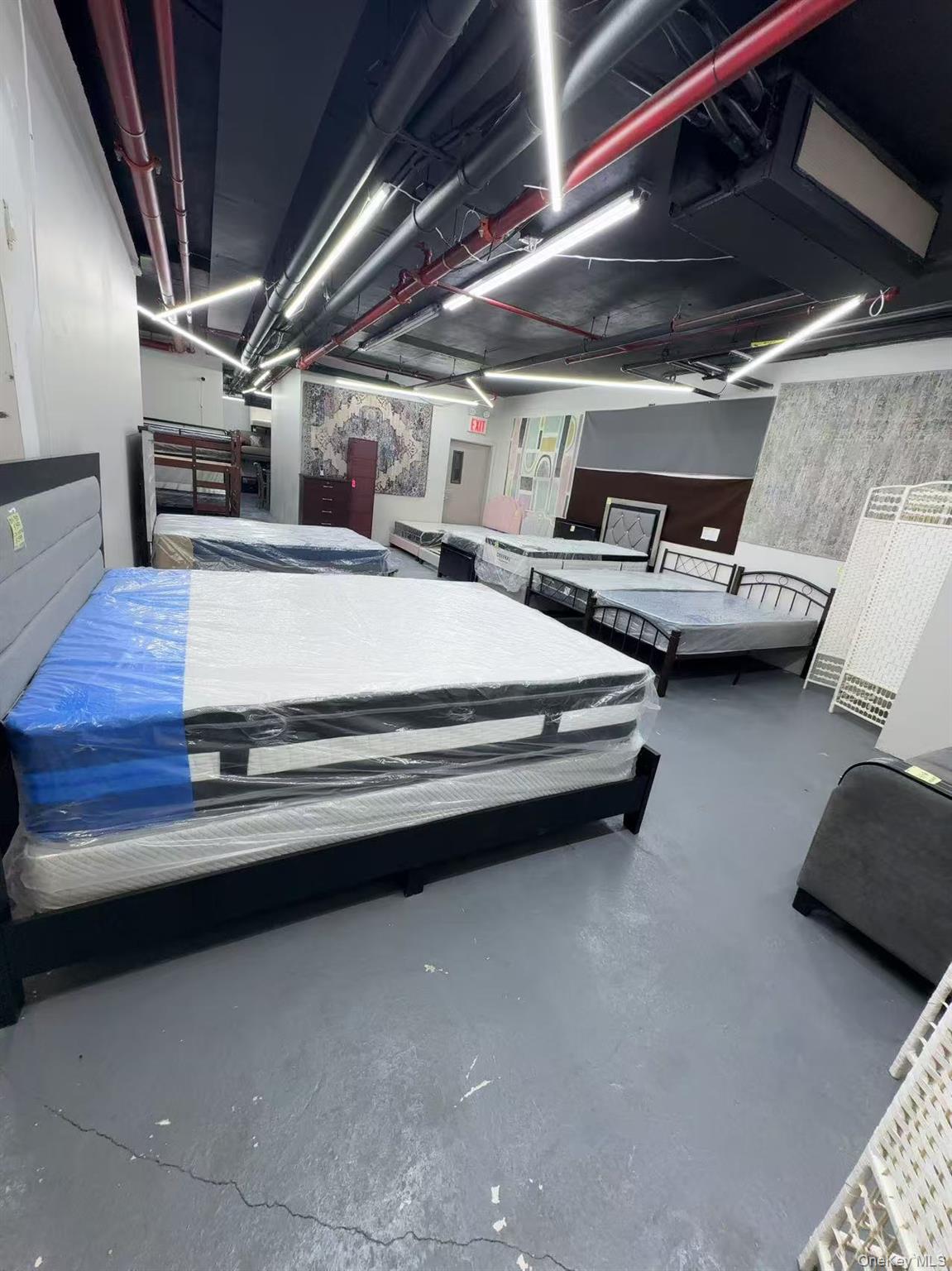 108-61 Roosevelt Ave, Corona, NY 11368